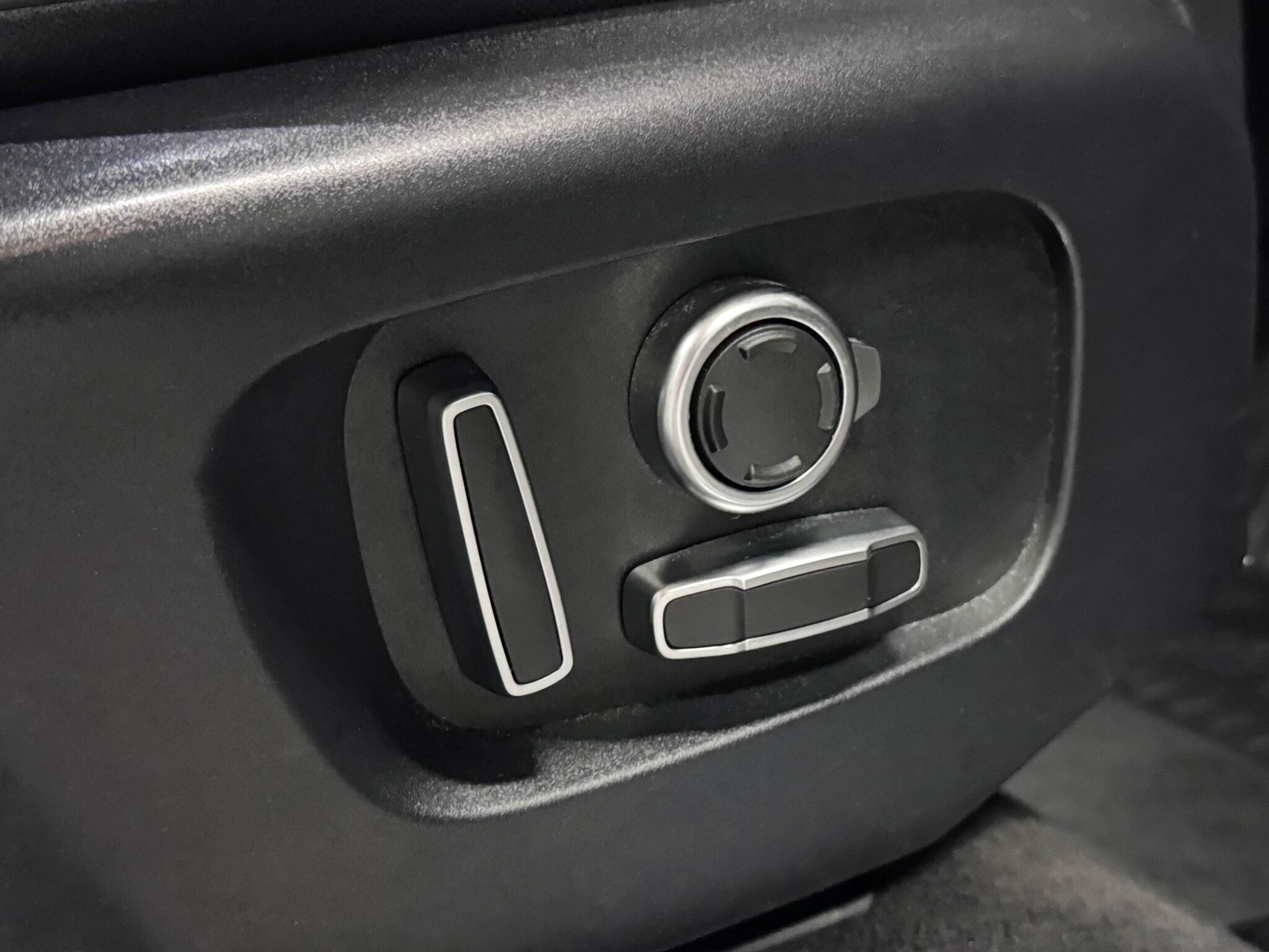 Land Rover Range Rover Evoque view 21