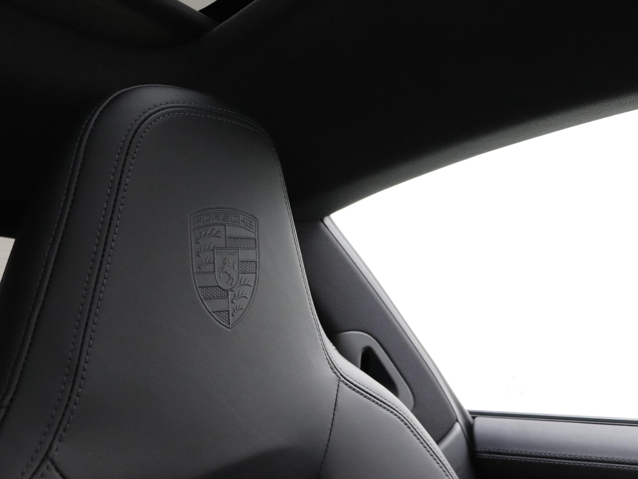 Porsche 911 view 15