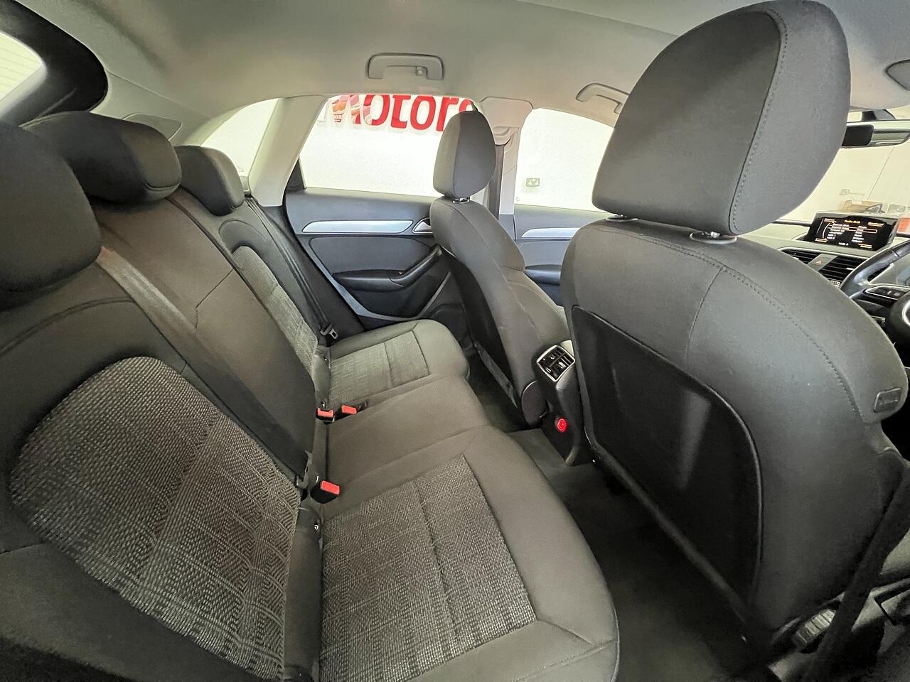 Audi Q3 view 13