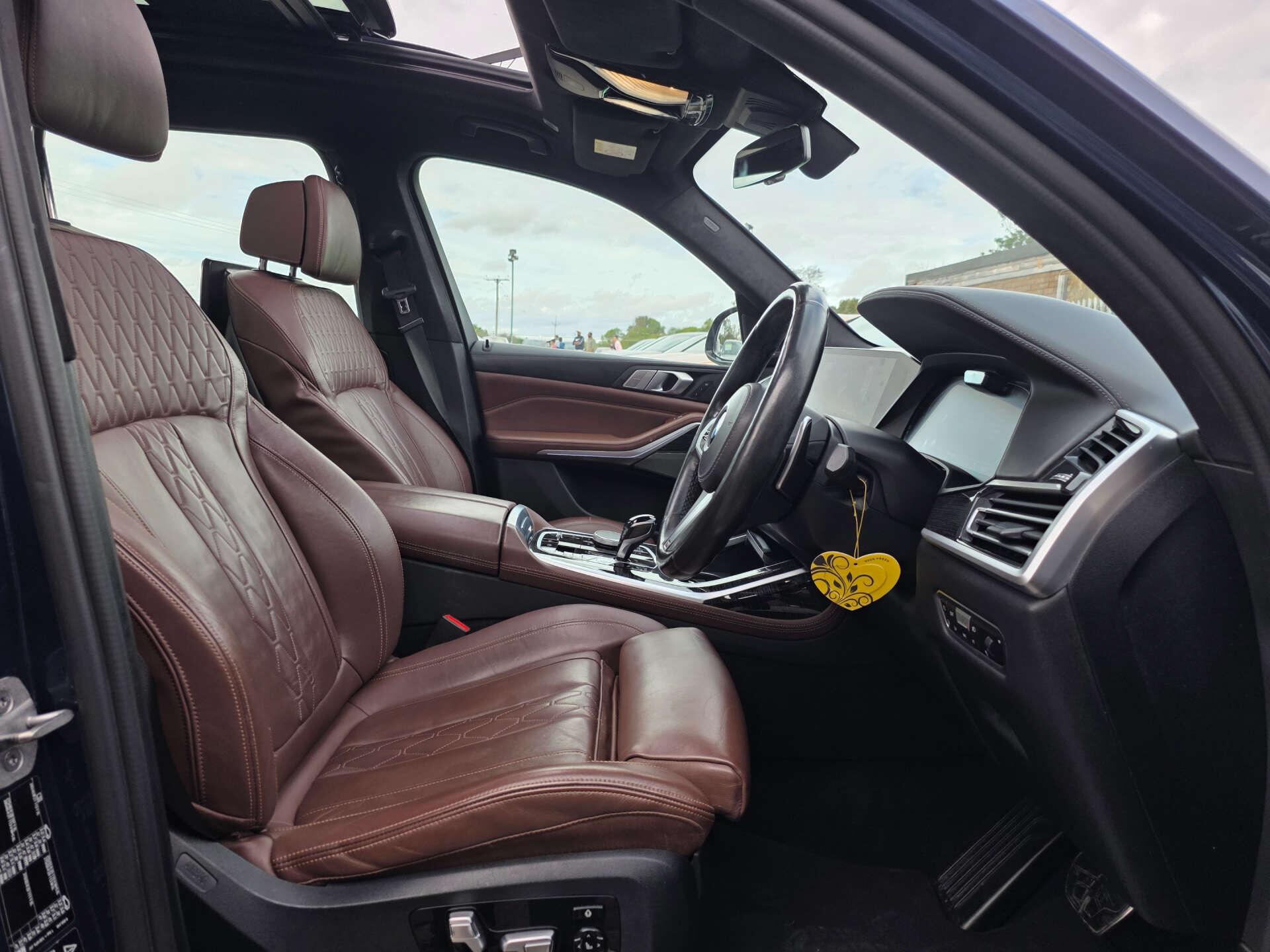 BMW X7 view 22