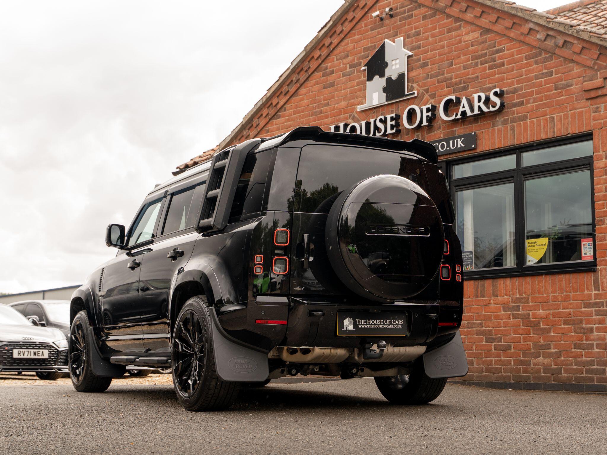 Land Rover Defender 110 view 4