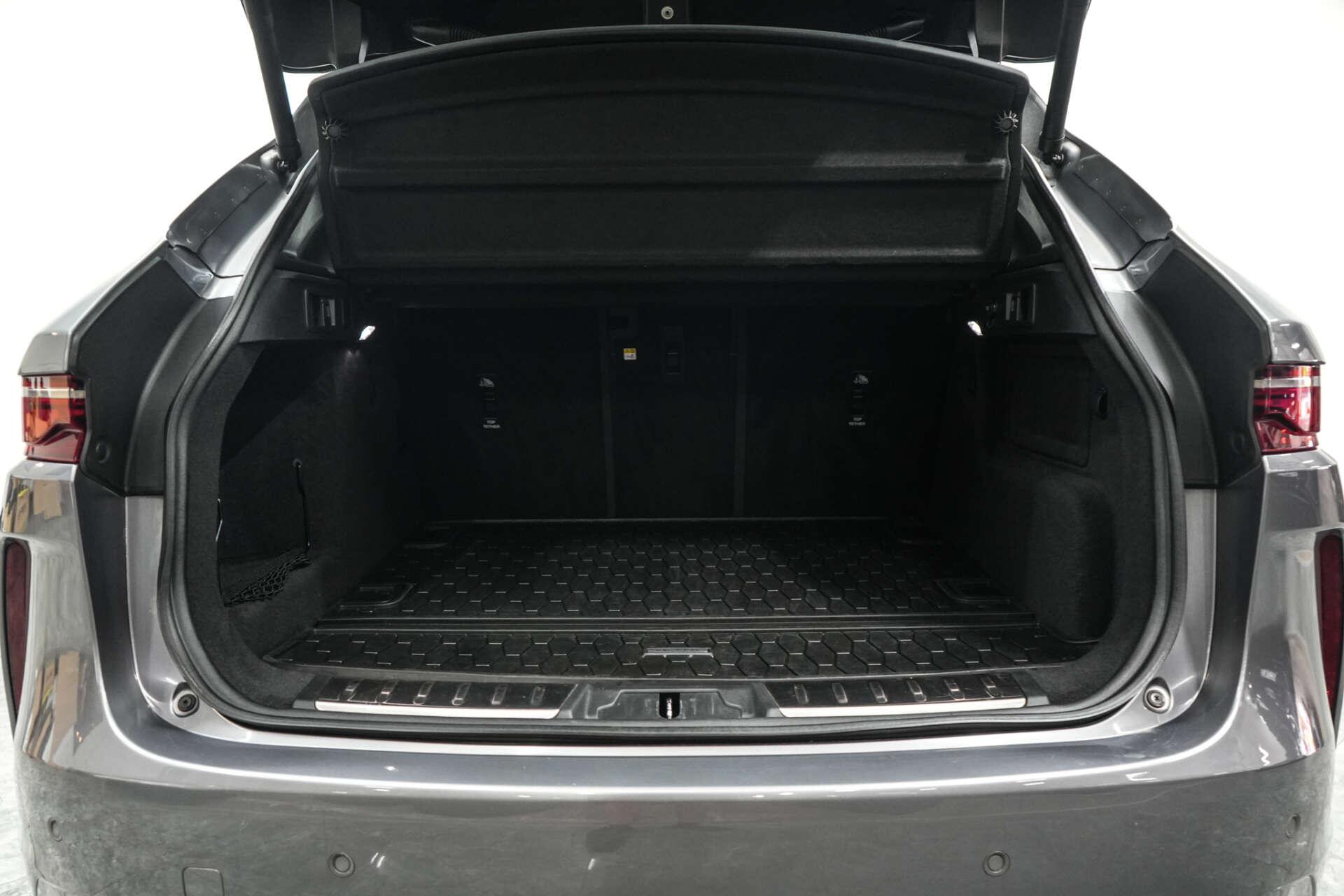 Jaguar F-Pace view 14