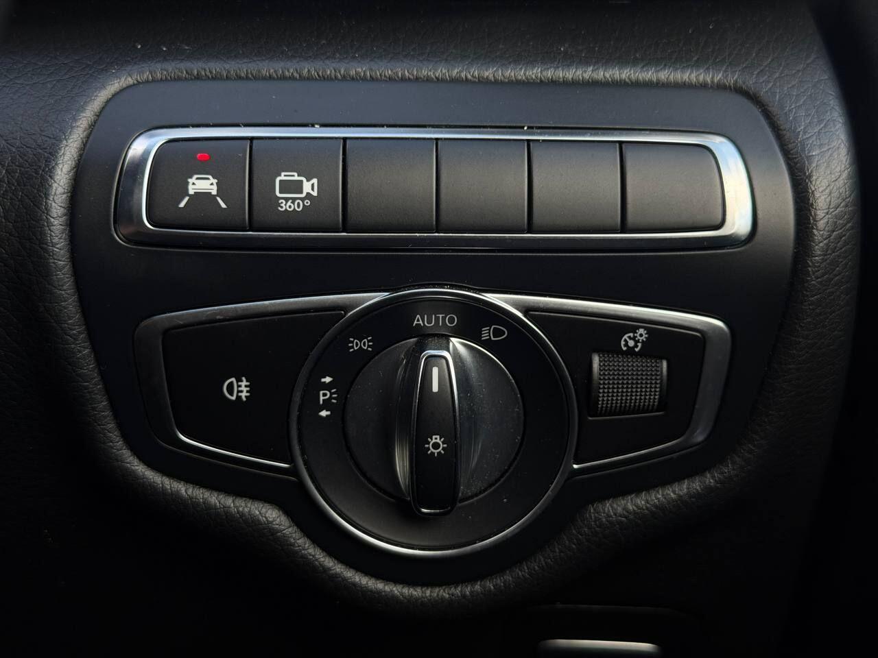 Mercedes-Benz V-Class view 35