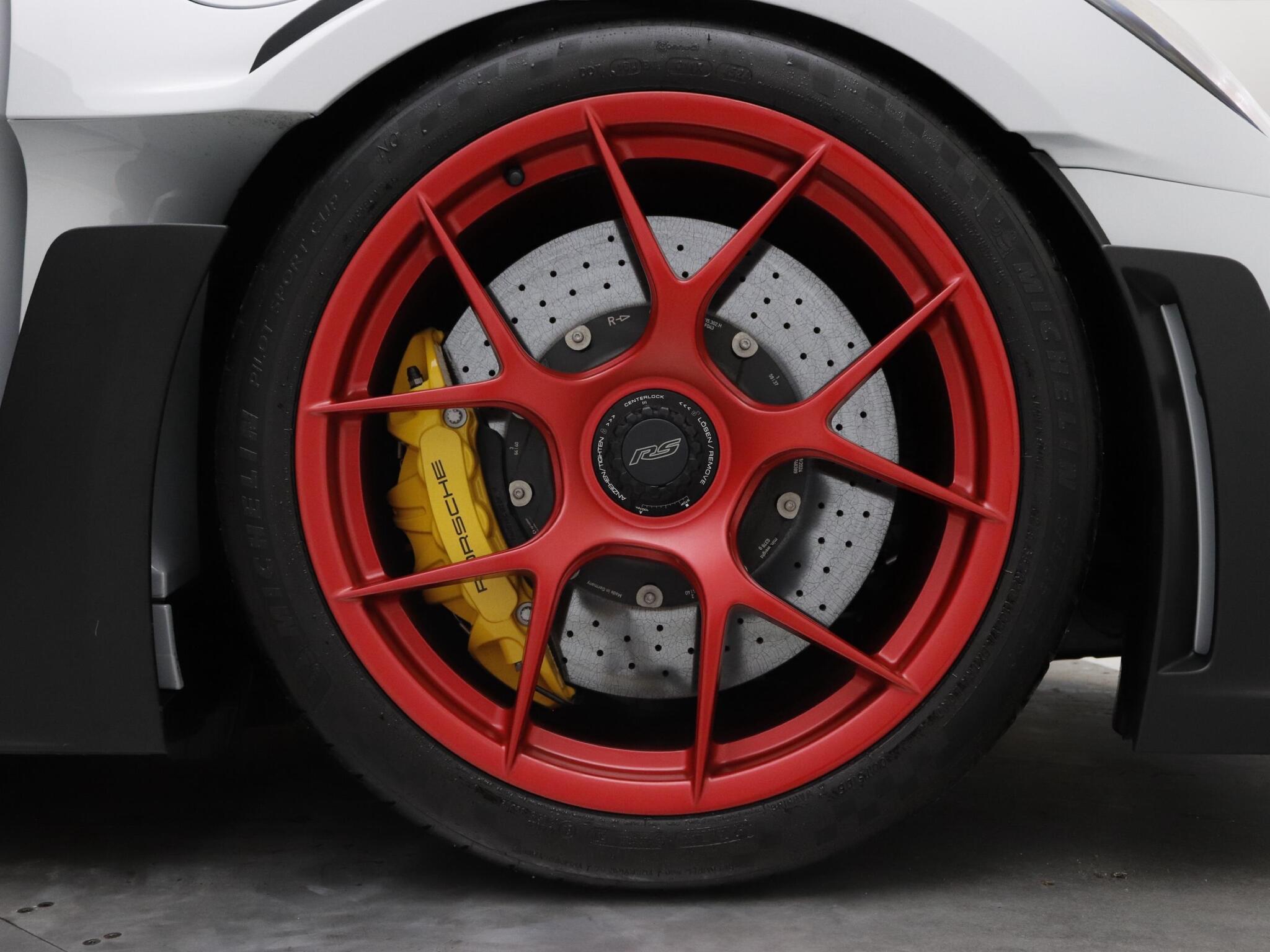Porsche 911 view 8
