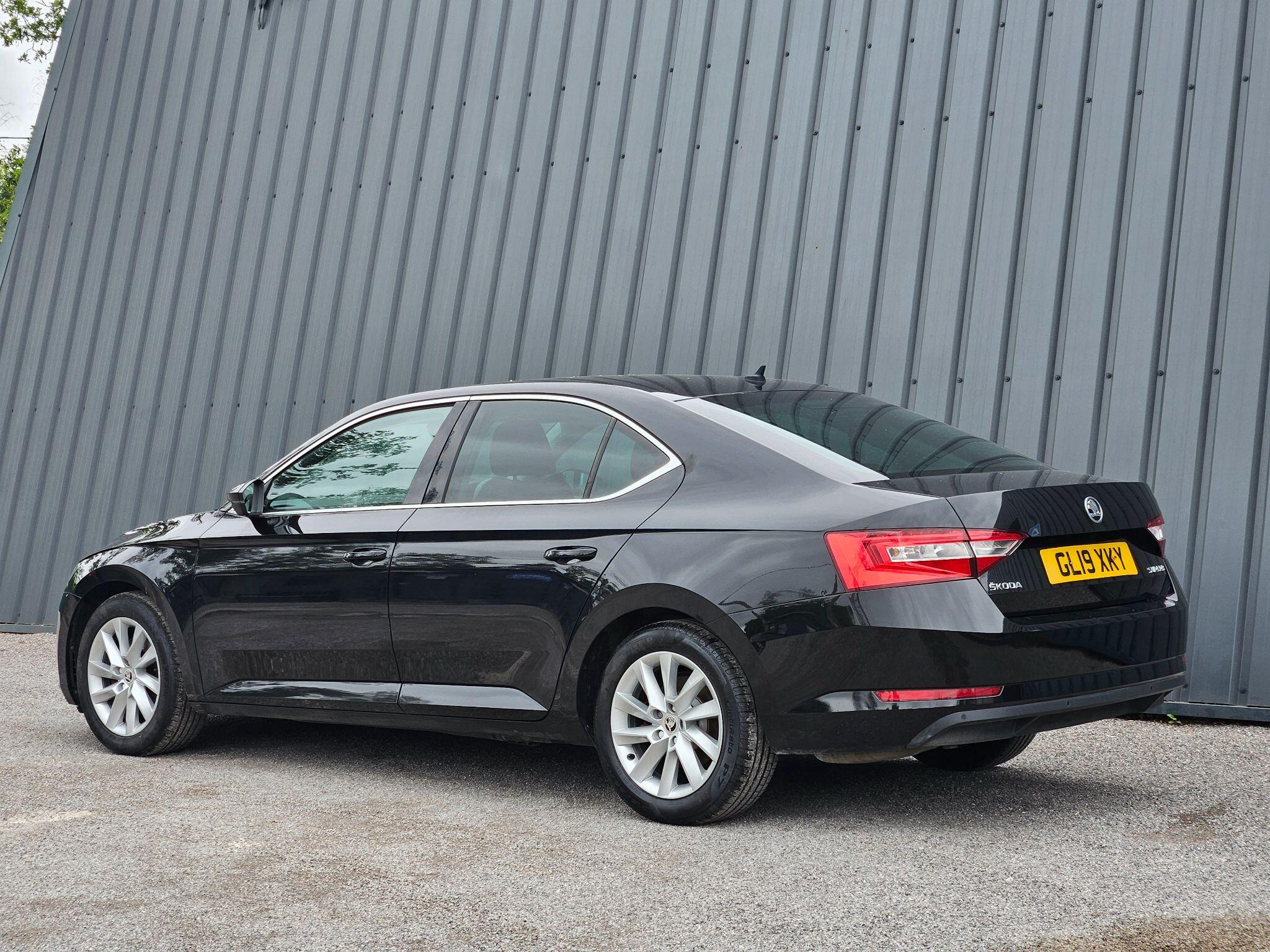 2019 Skoda Superb image 8