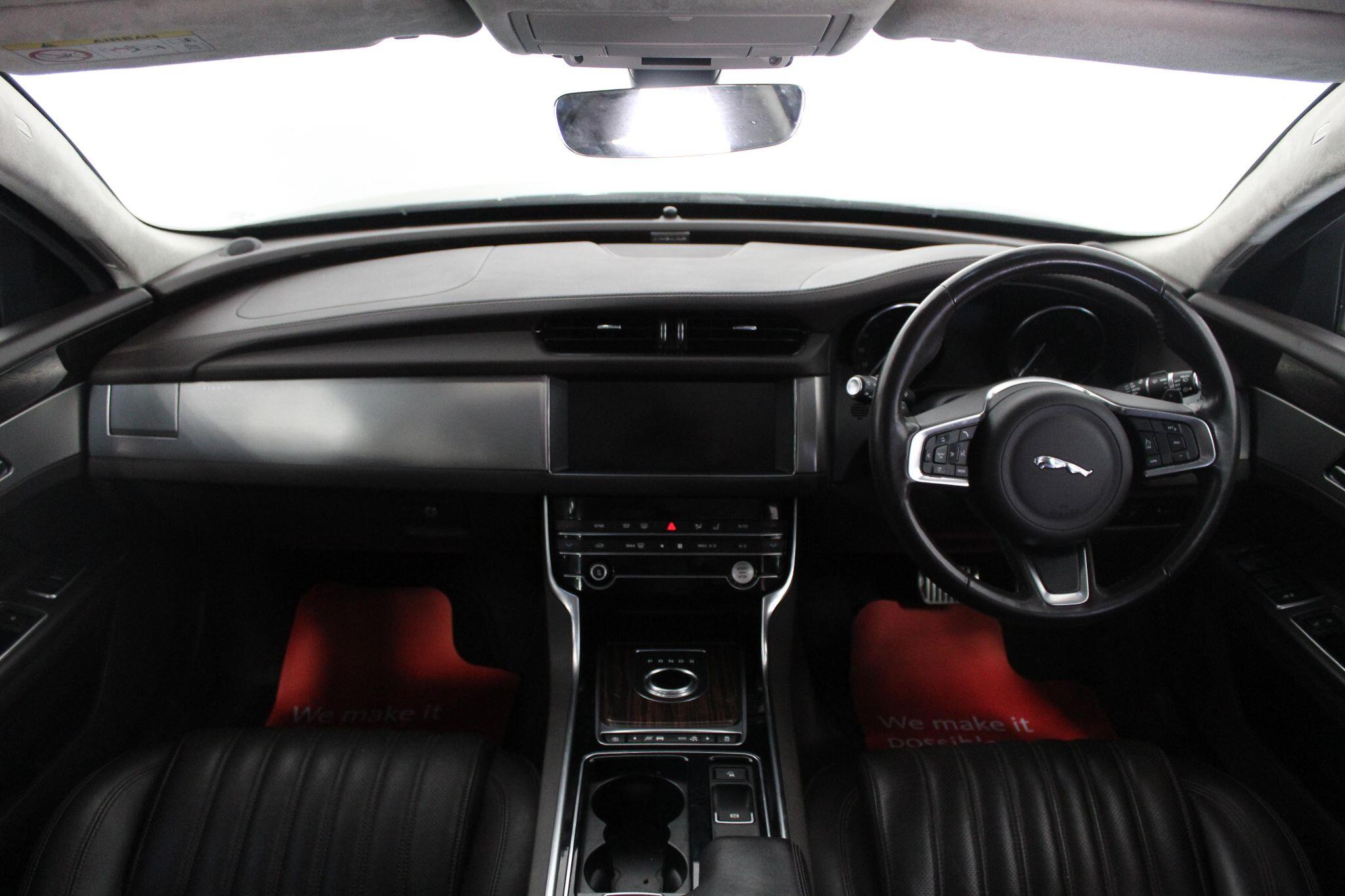 Jaguar XF view 30