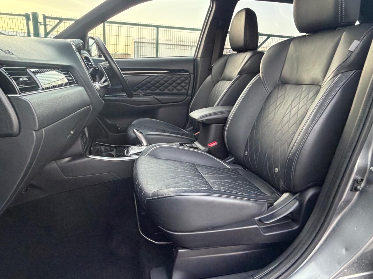 Mitsubishi Outlander view 17