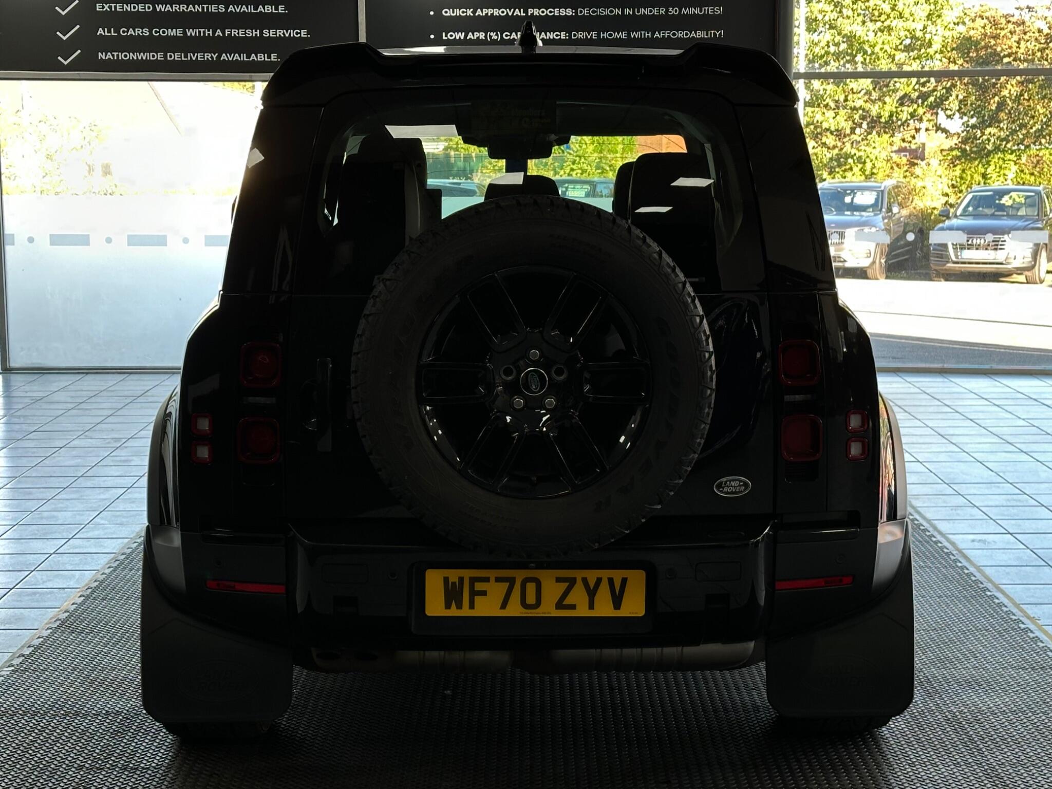 Land Rover Defender 110 view 14