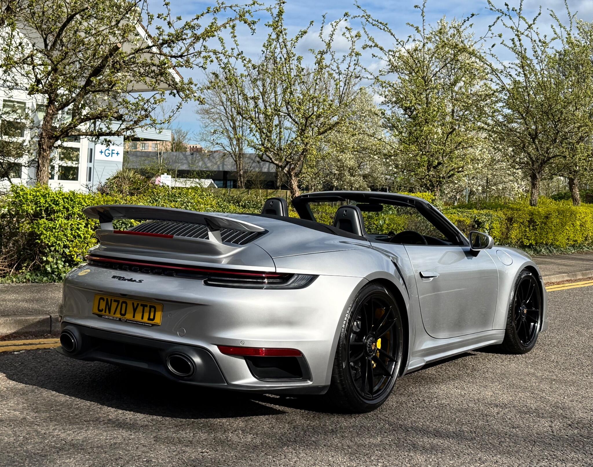 Porsche 911 view 15