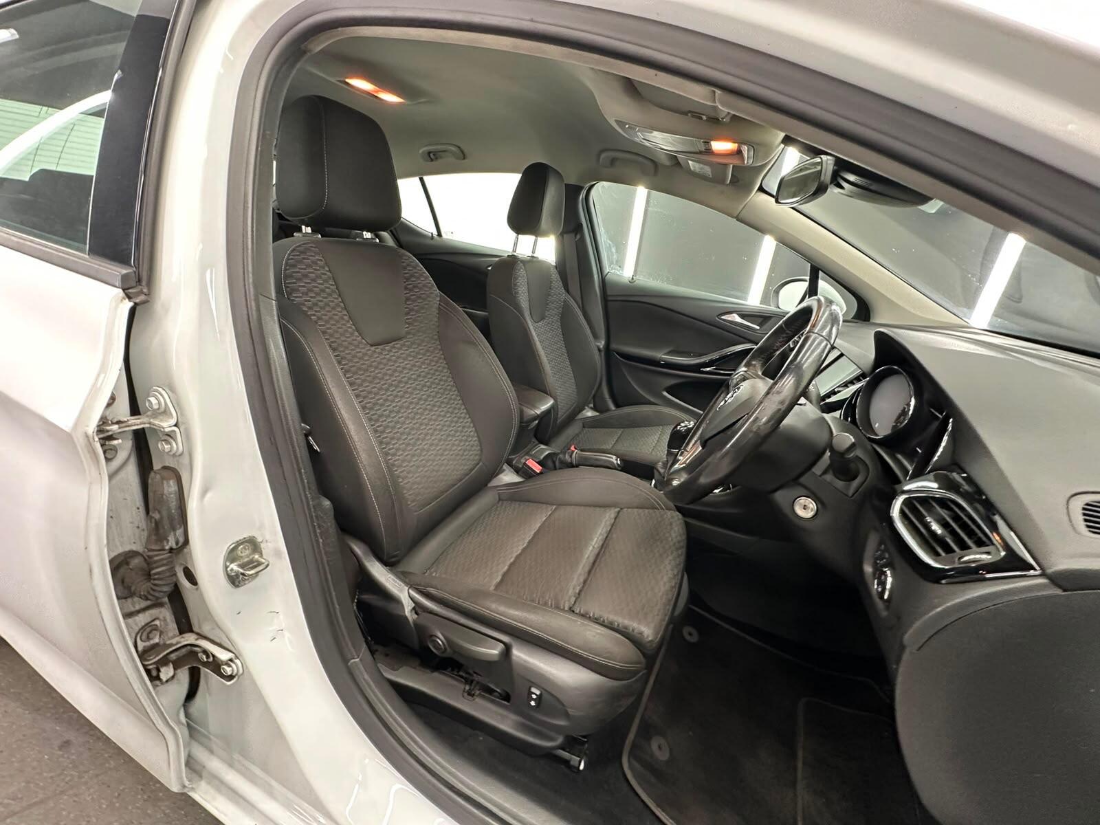 Vauxhall Astra view 21