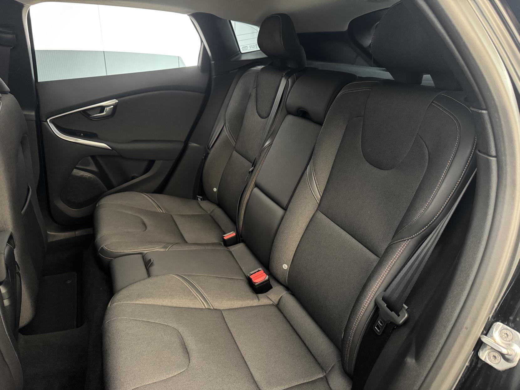 Volvo V40 Cross Country view 55