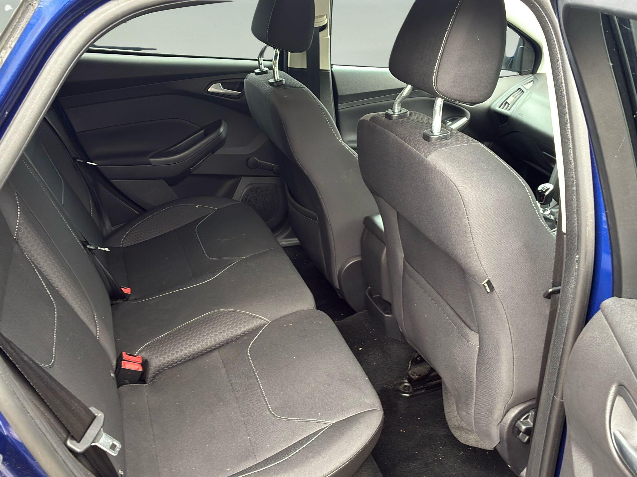Ford Focus view 11