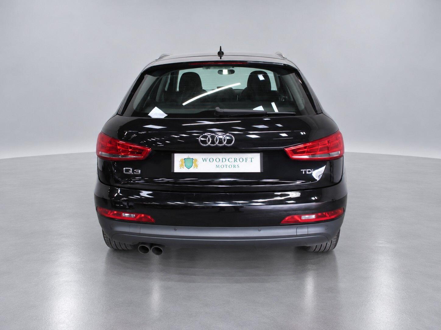 Audi Q3 view 14