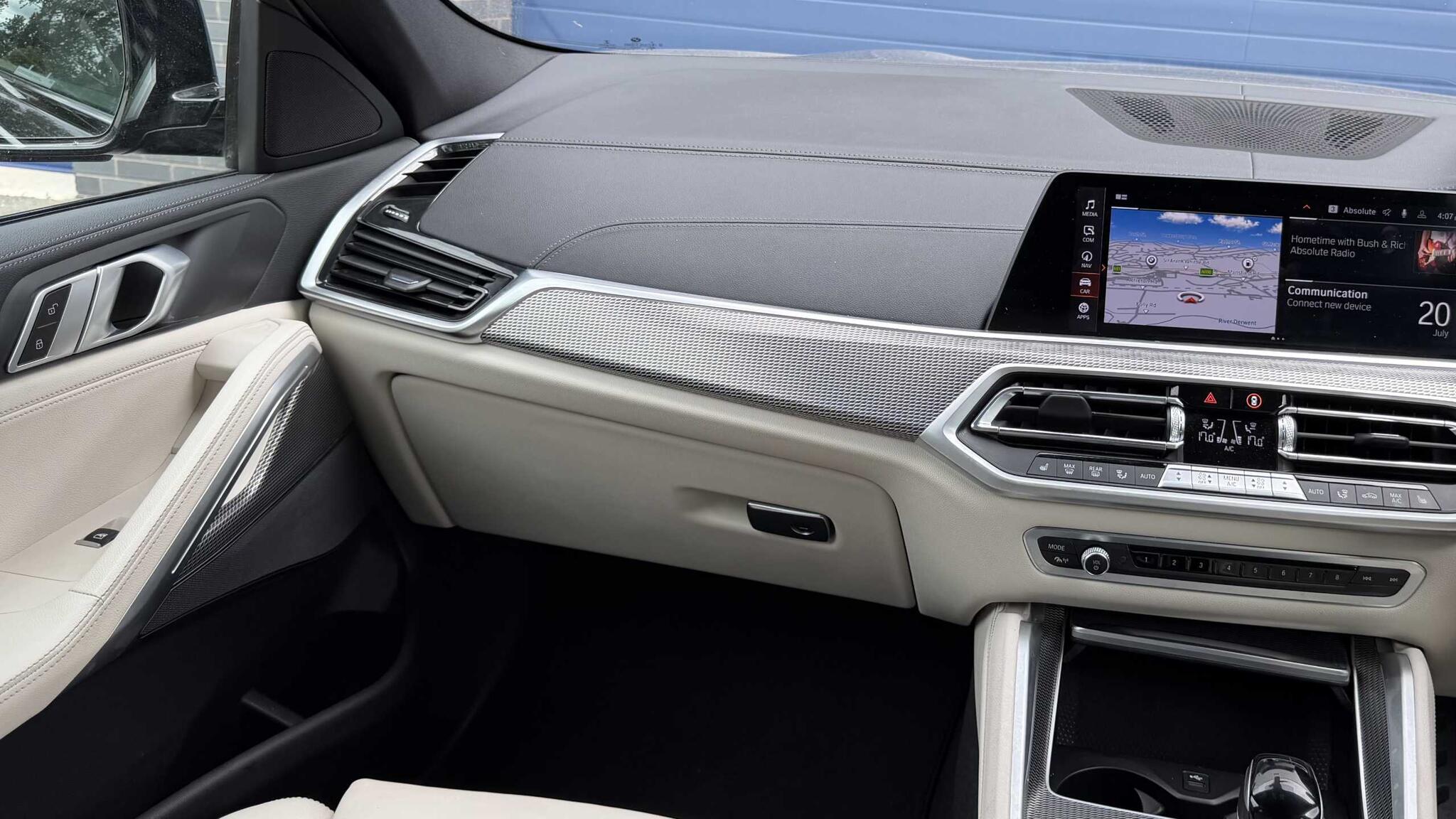 BMW X6 view 9