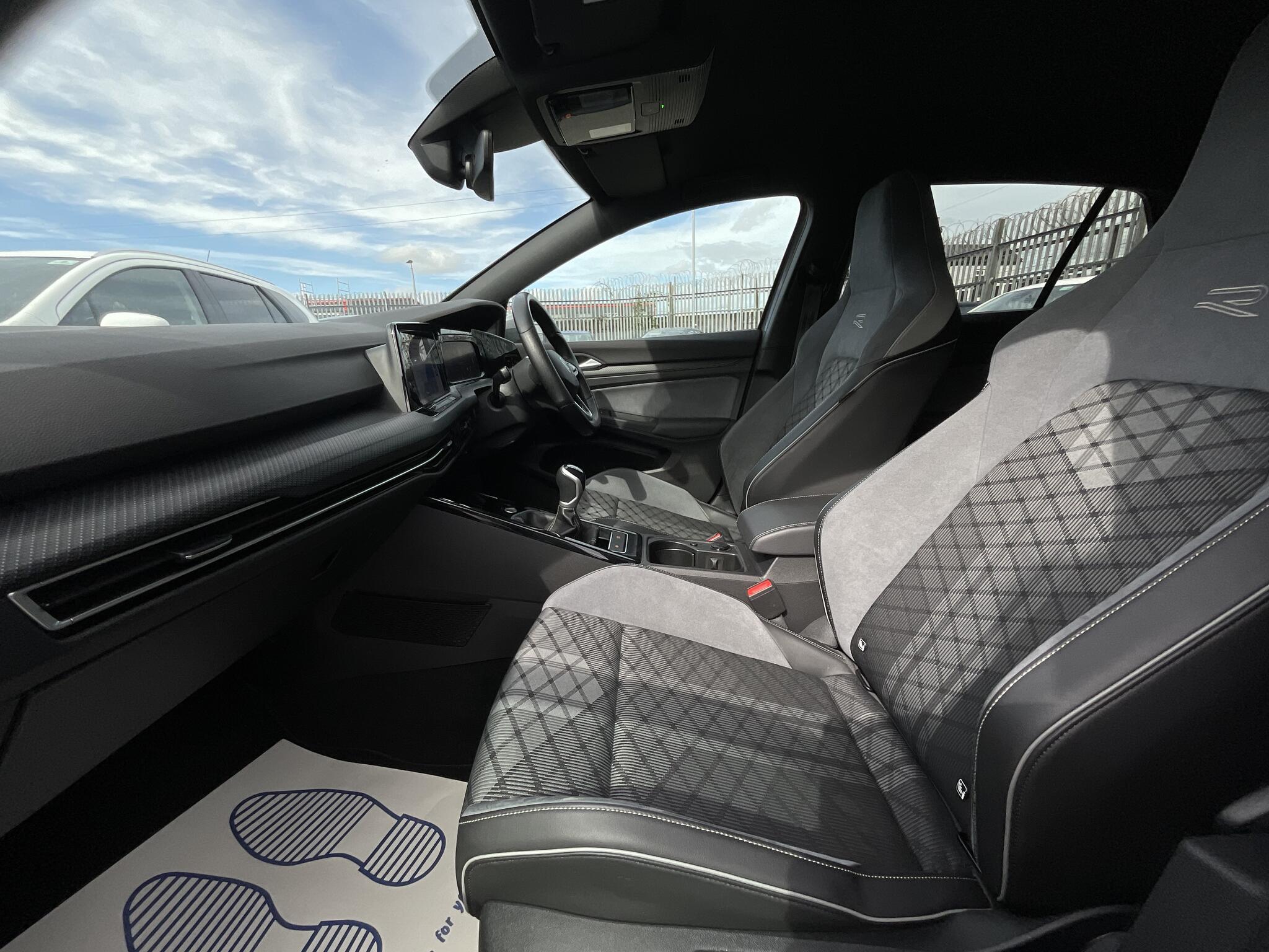 Volkswagen Golf view 19
