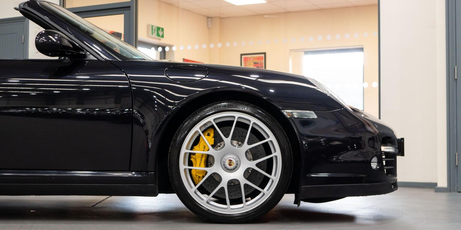 Porsche 911 view 11