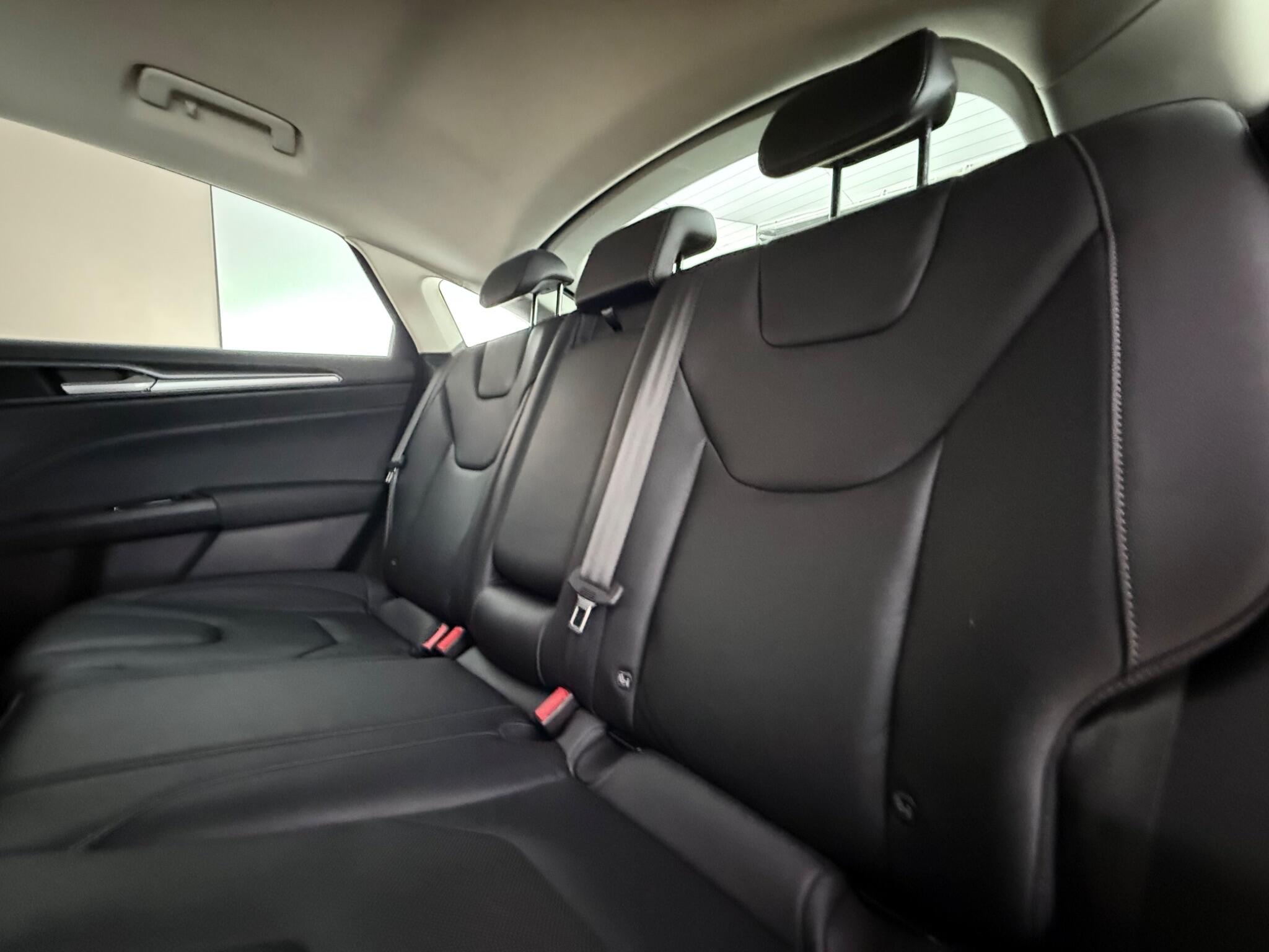 Ford Mondeo view 33
