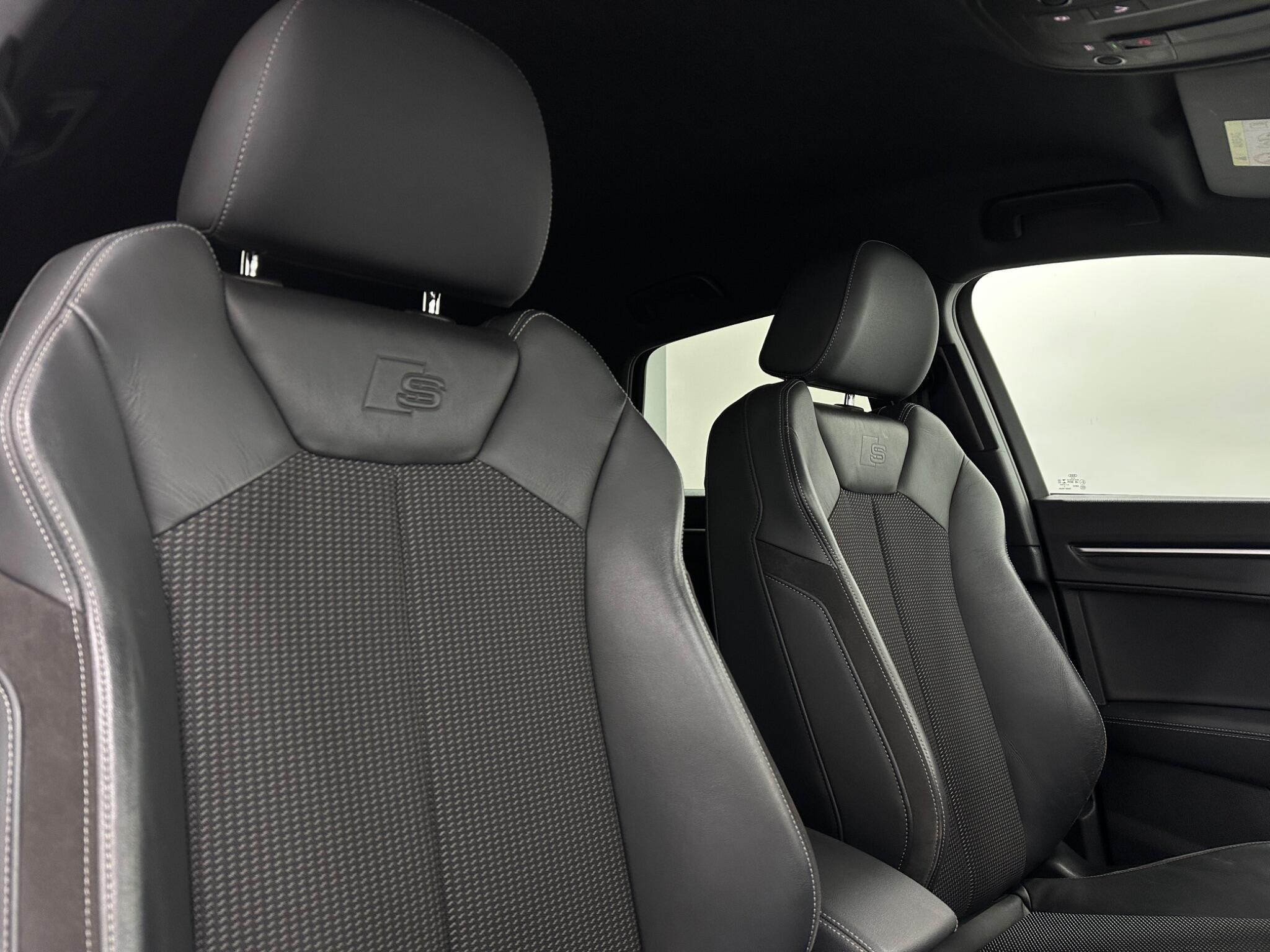 Audi Q3 view 32