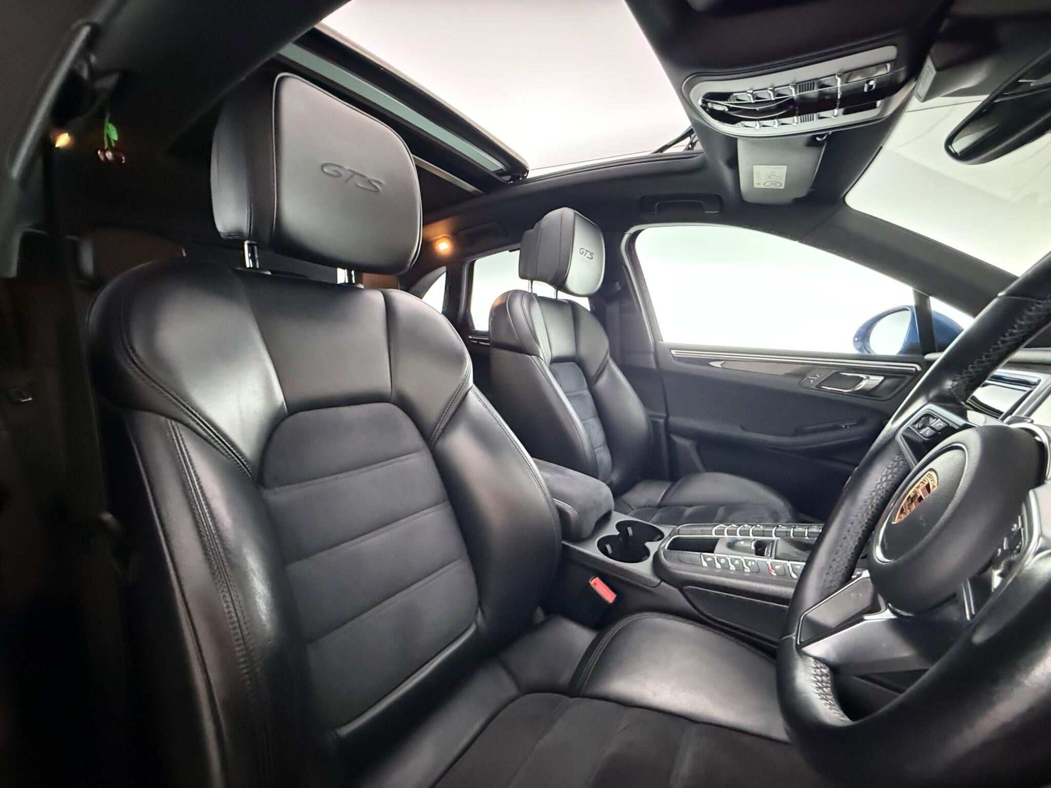 Porsche Macan view 48