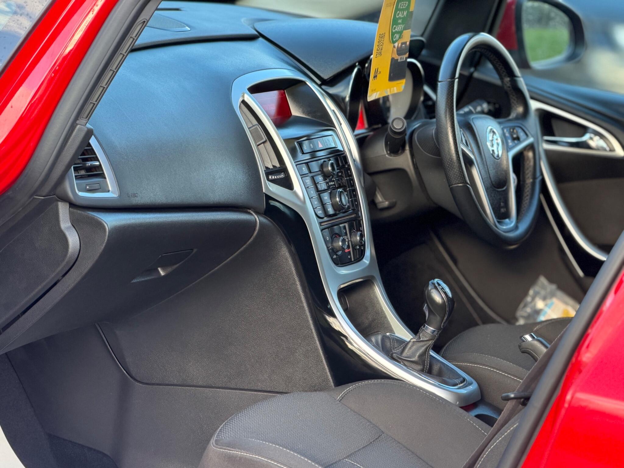 2014 Vauxhall Astra 1.6 16V SRi Sports Tourer Euro 5 5dr image 22