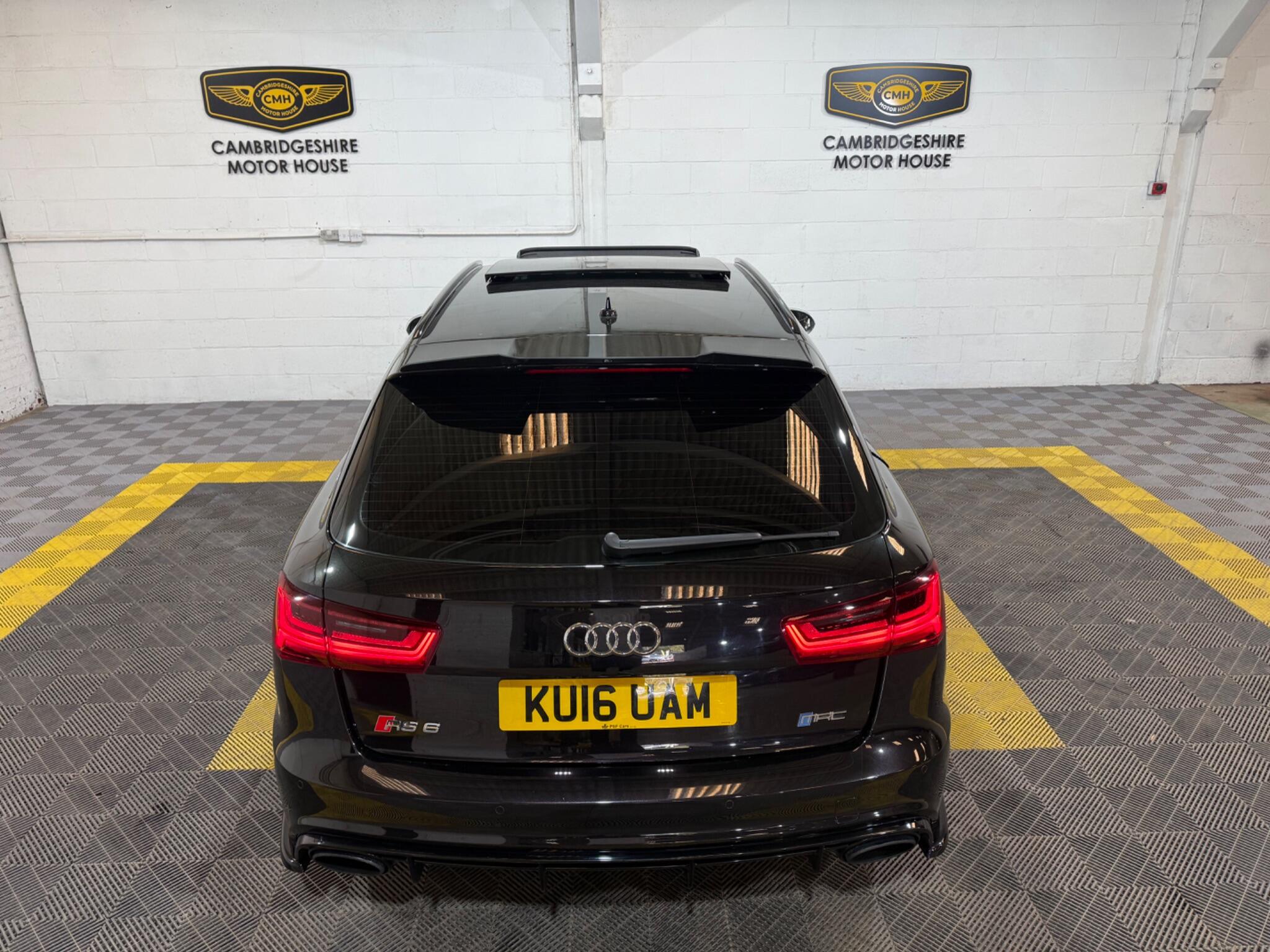 Audi RS6 view 11