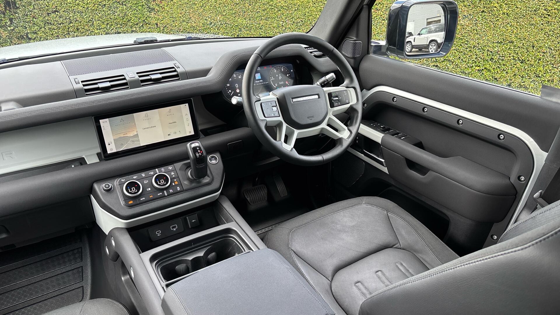 Land Rover Defender view 38