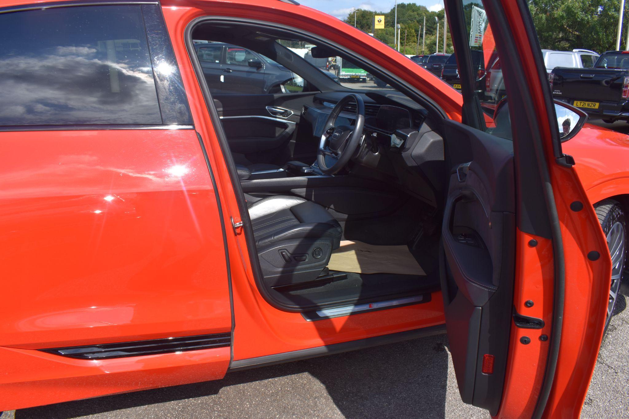 e-tron - 55 Launch Edition Sportback Auto quattro 5dr 95kWh - Image 6