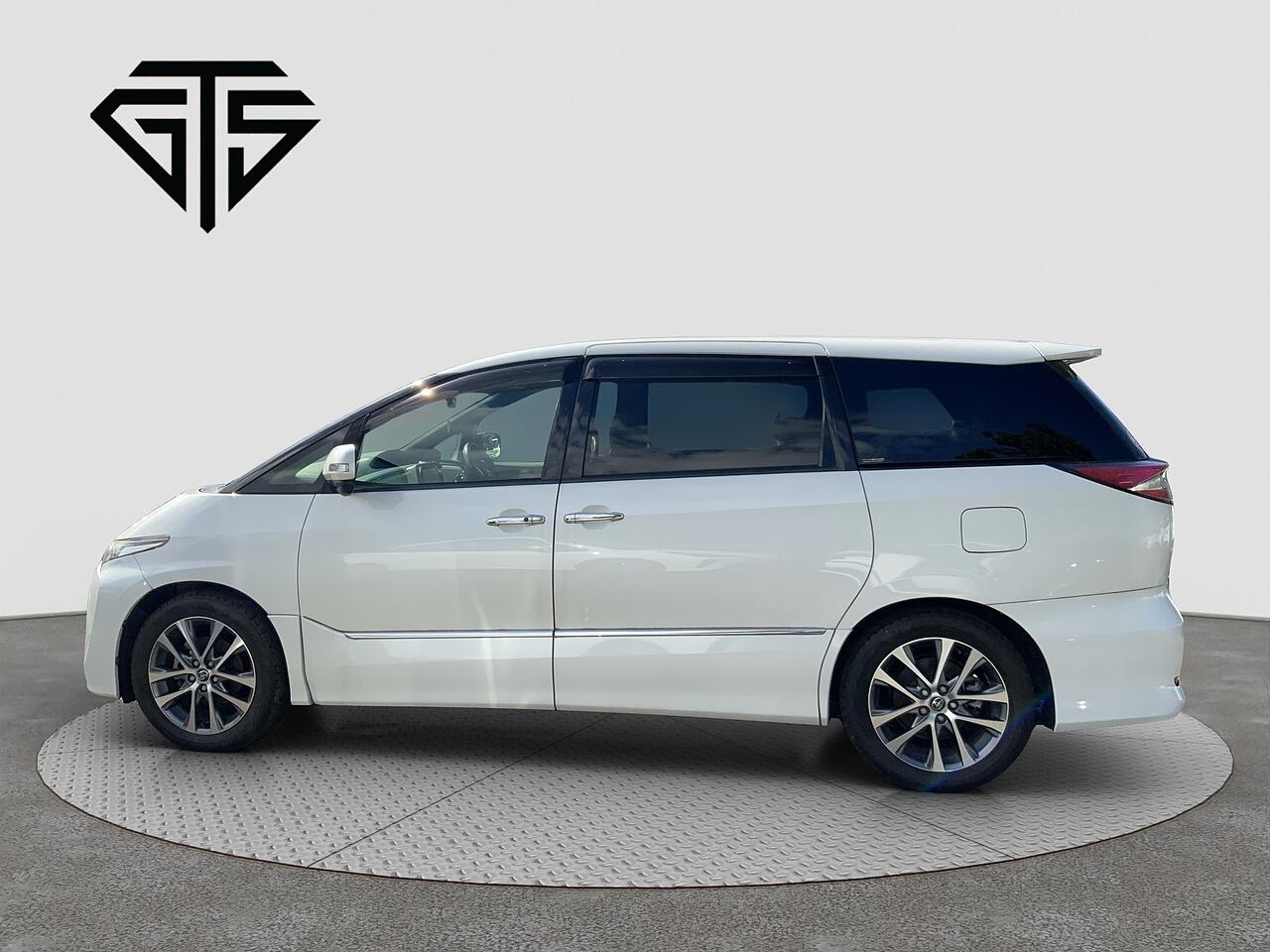 Toyota Estima view 6