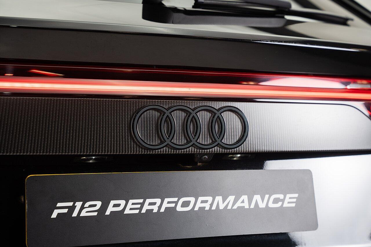 Audi RS Q8 view 31
