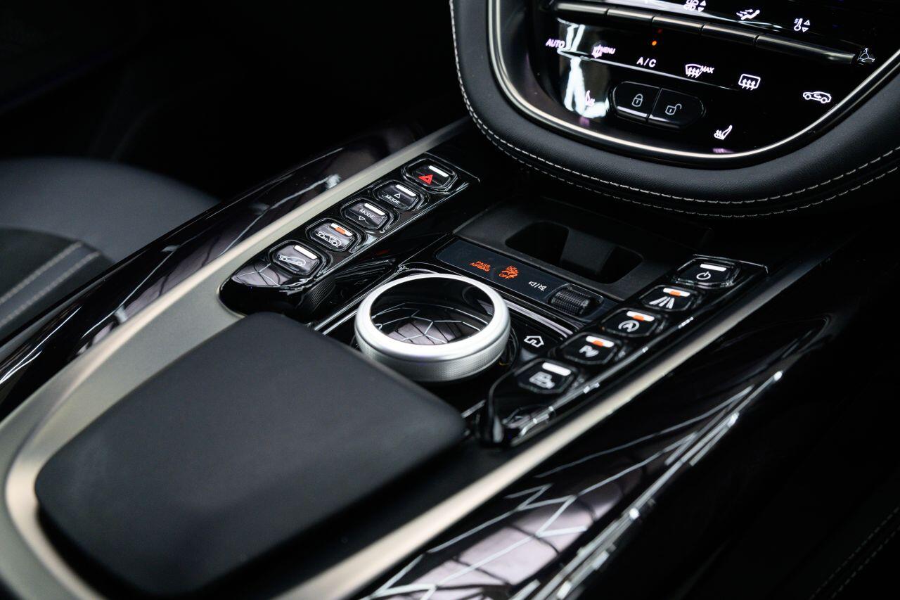 Aston Martin DBX view 47