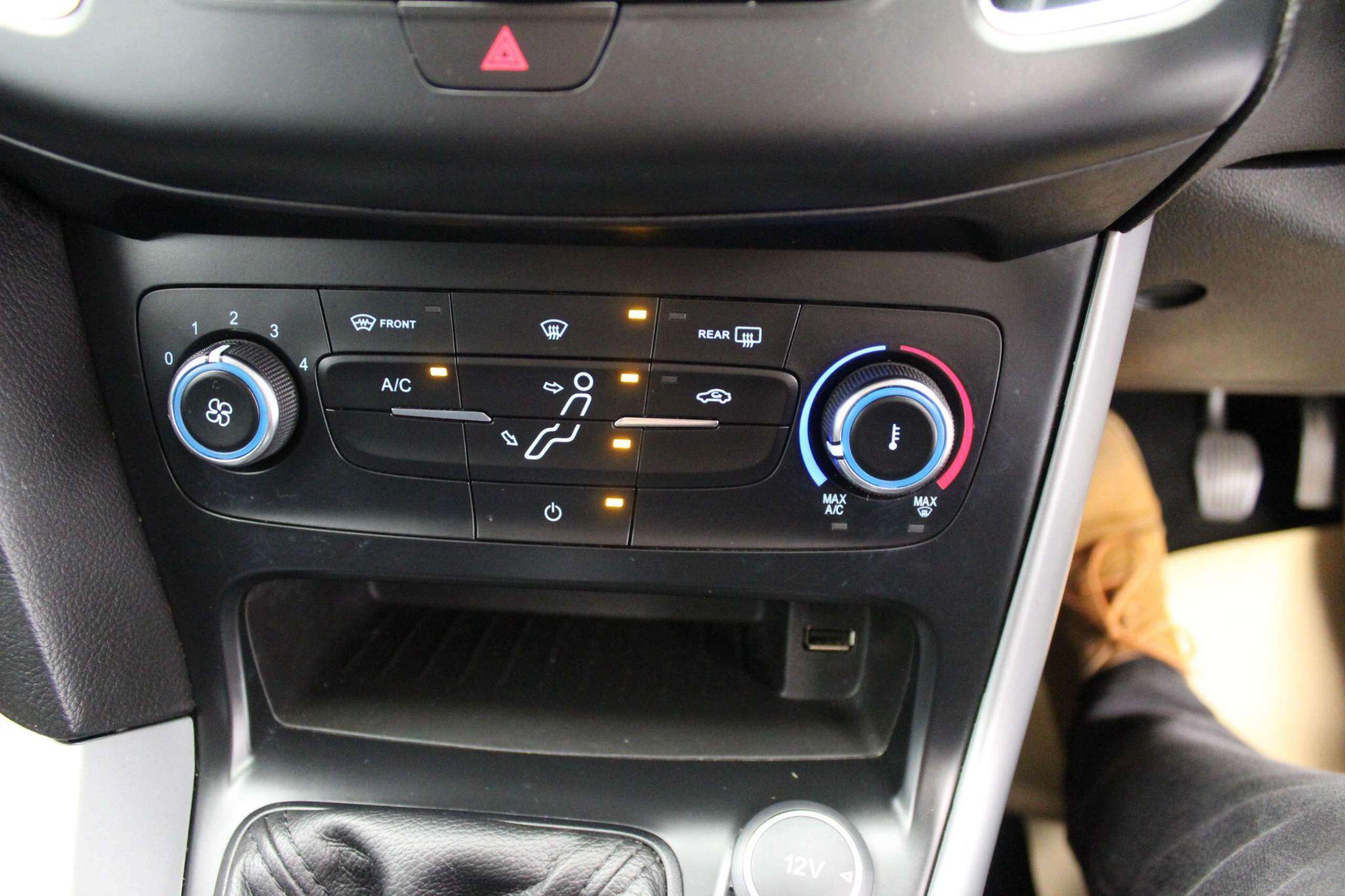 Ford Focus view 17