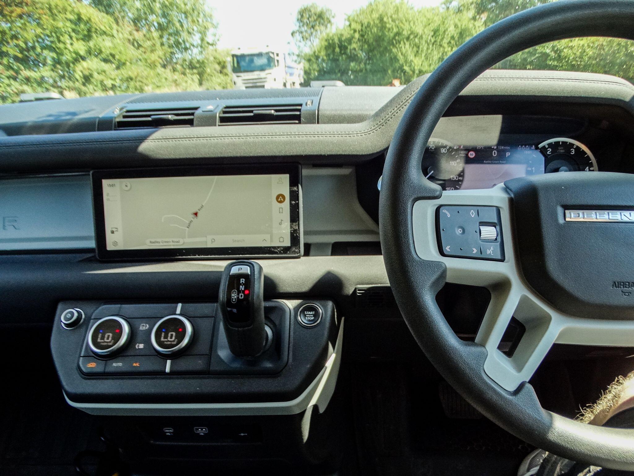 Land Rover Defender 90 view 8