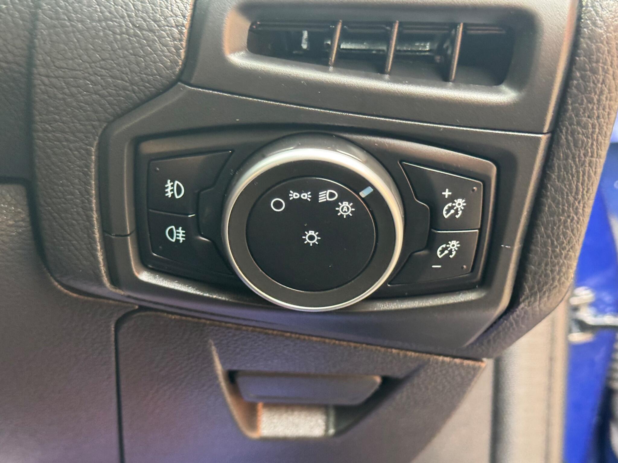Ford Focus view 17
