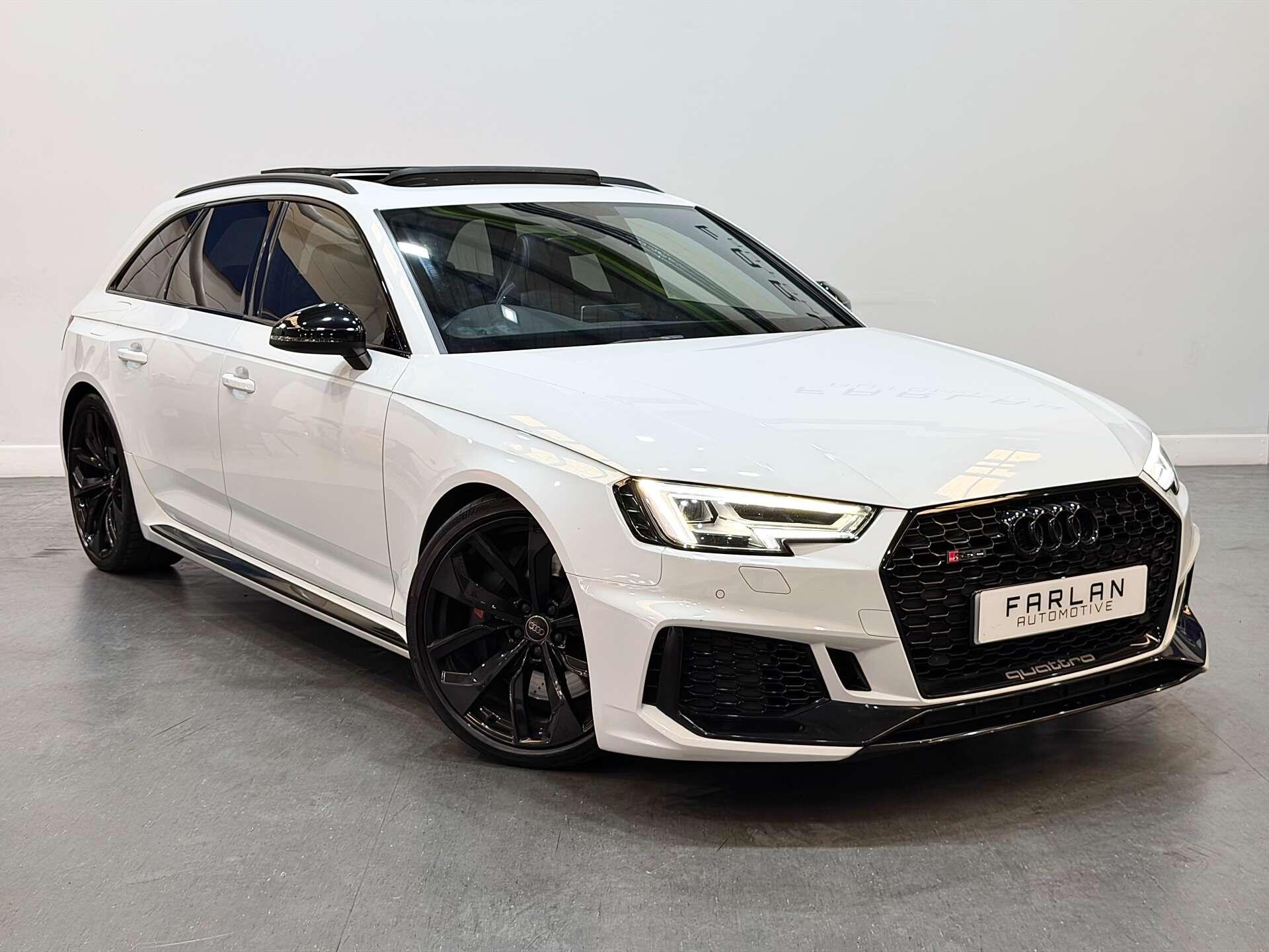Audi RS4 view 8
