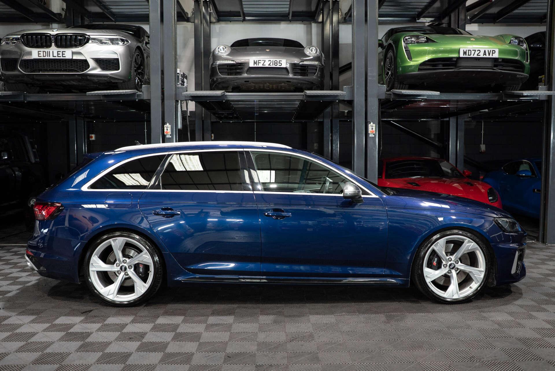 Audi RS4 Avant view 8