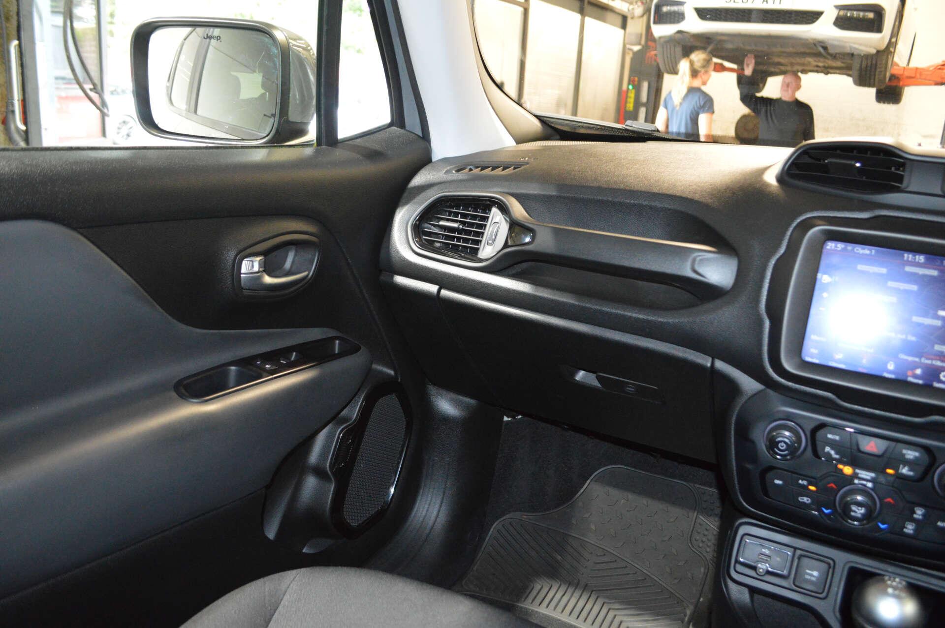 Jeep Renegade view 16
