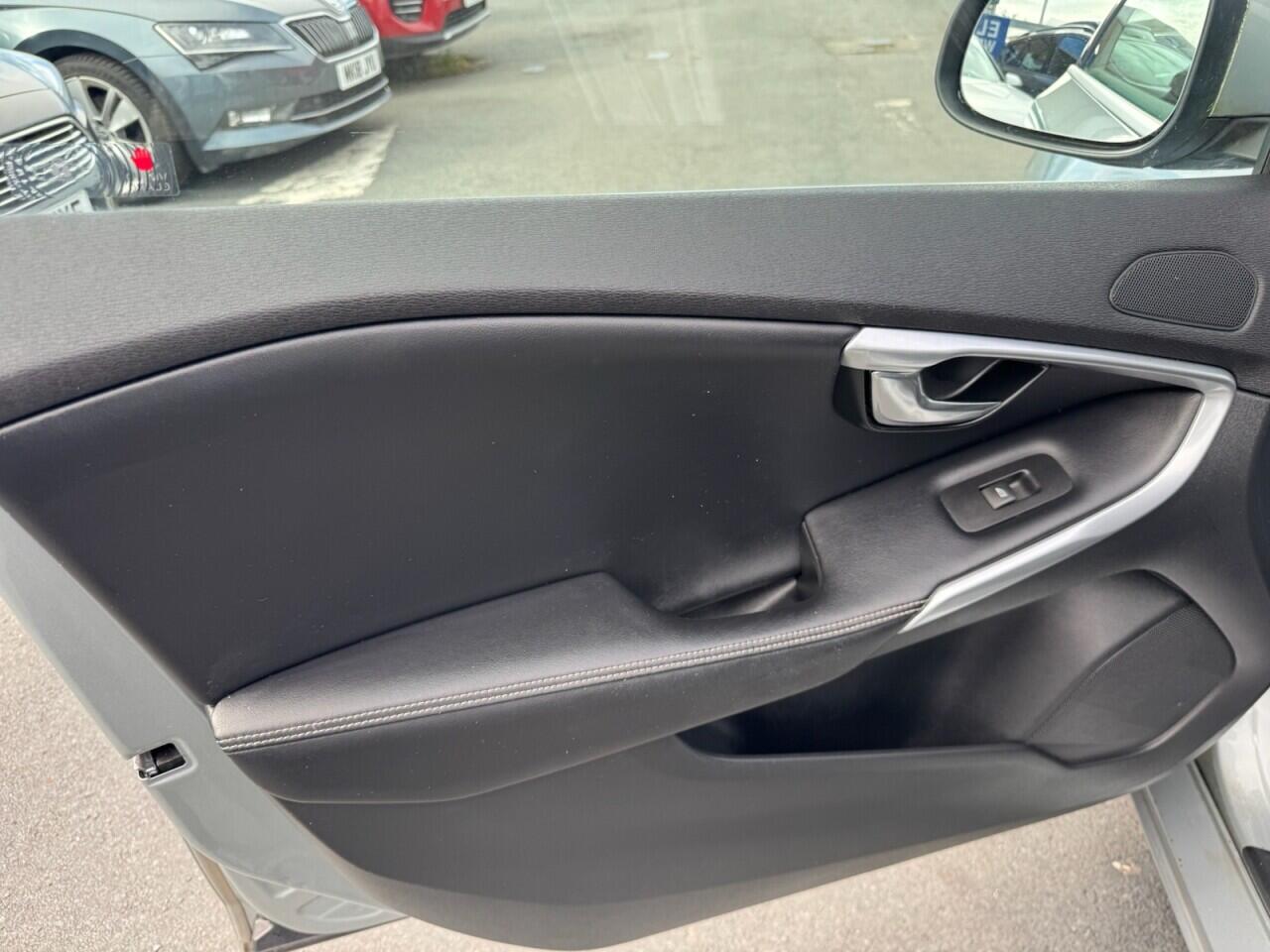Volvo V40 view 57