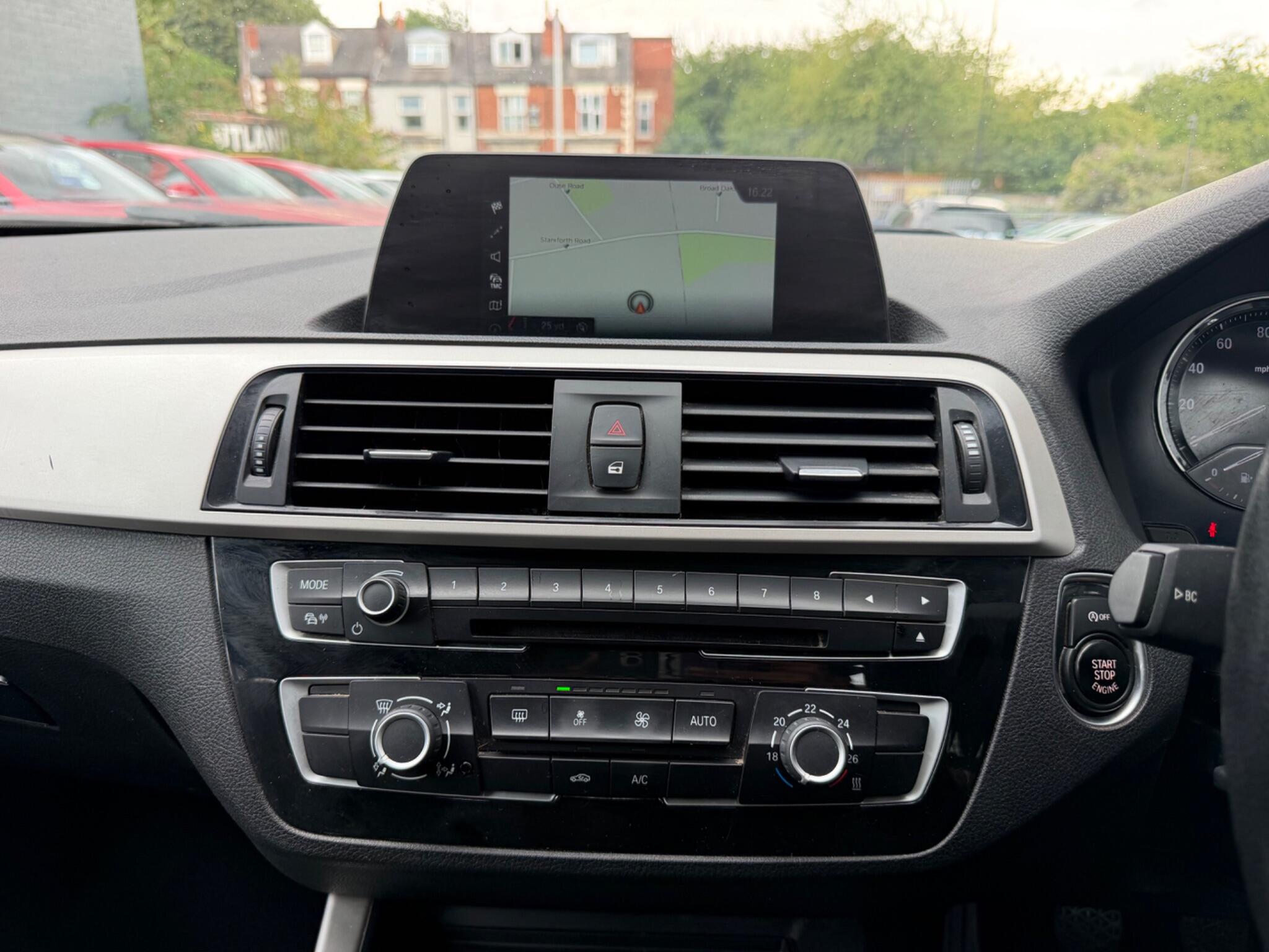 BMW 1 Series view 32