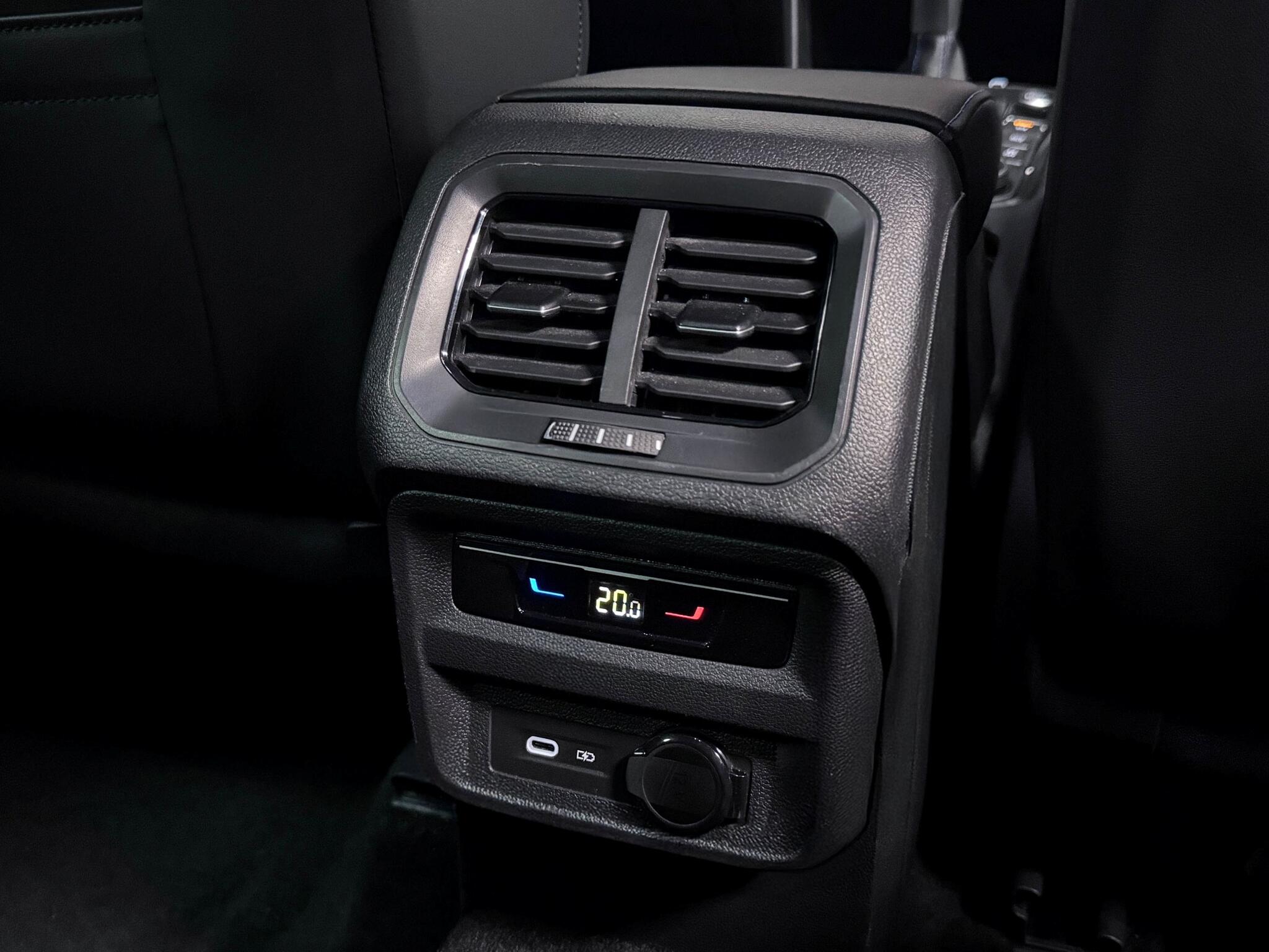 Volkswagen Tiguan view 13