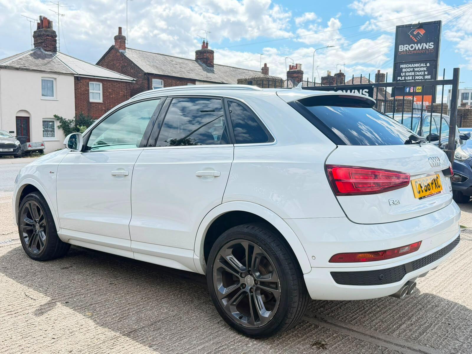 Audi Q3 view 5