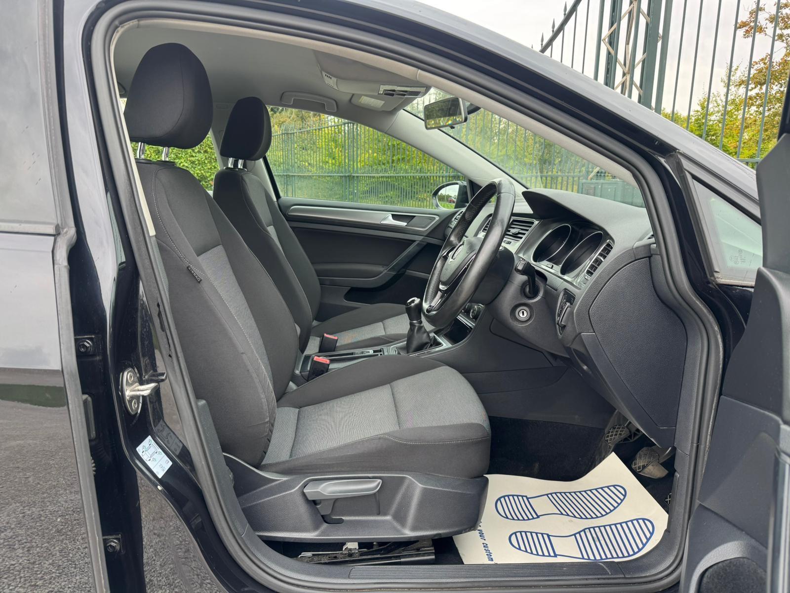 2013 Volkswagen Golf image 10