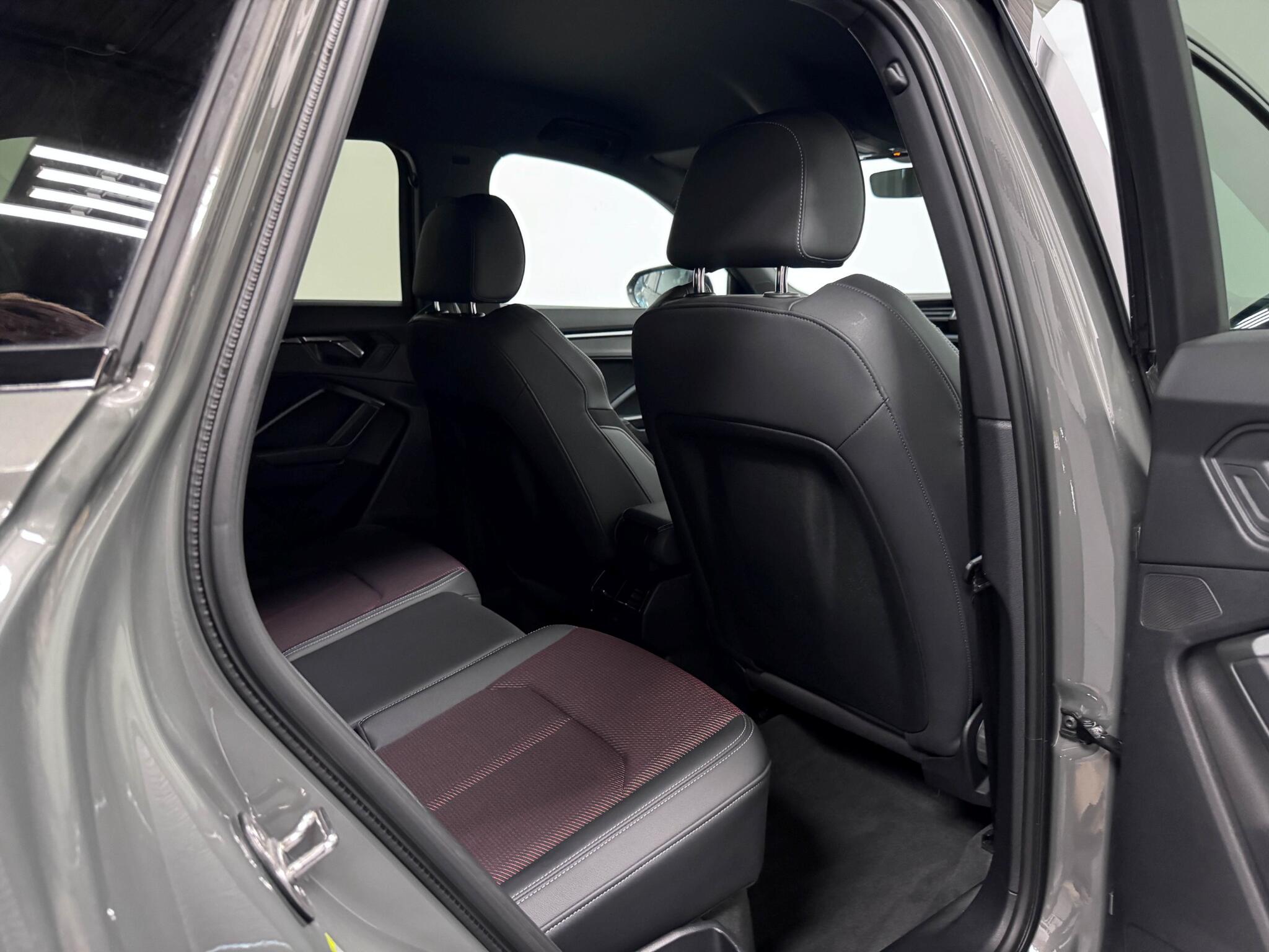 Audi Q3 view 26