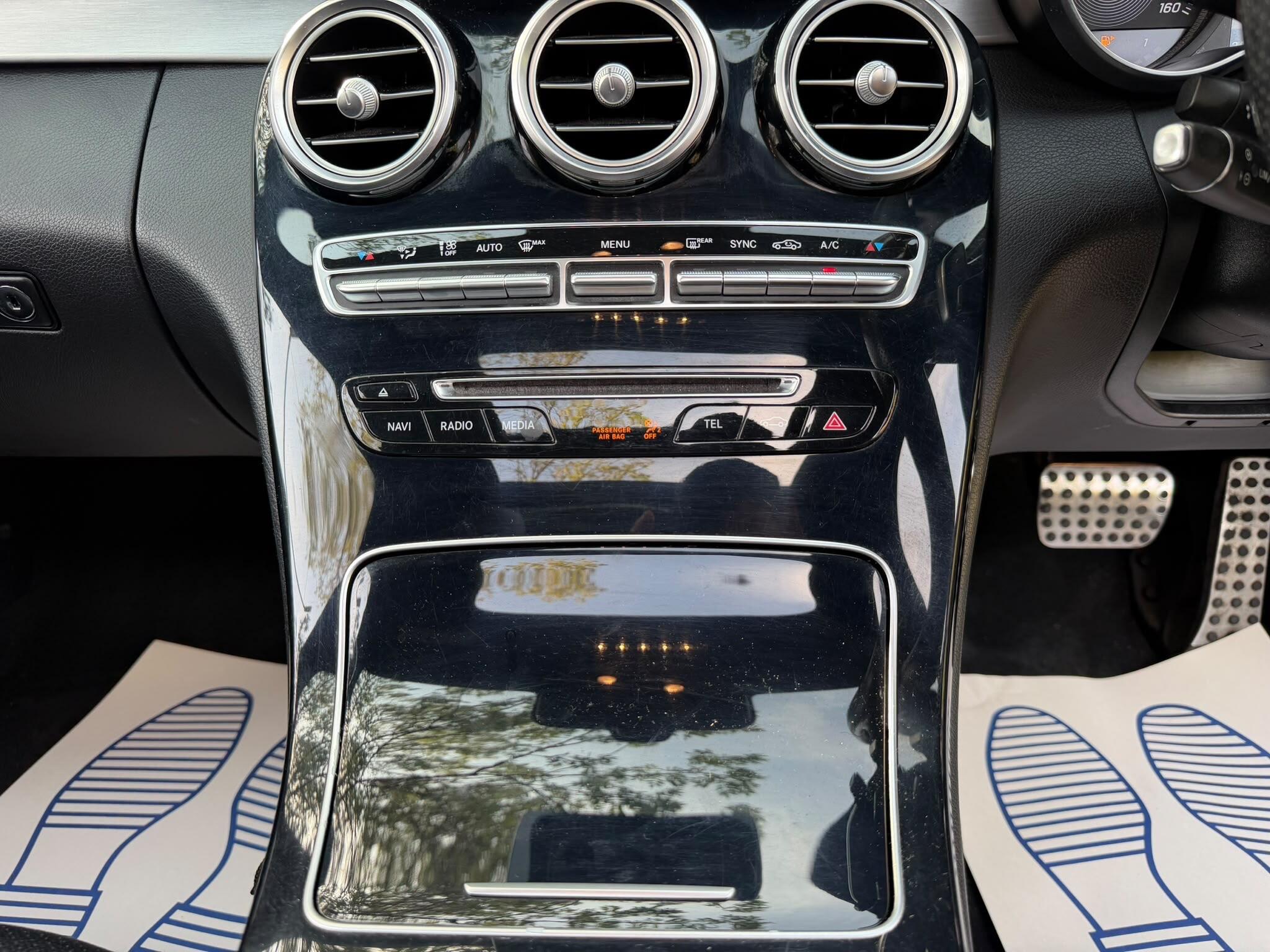 Mercedes-Benz C-Class view 25