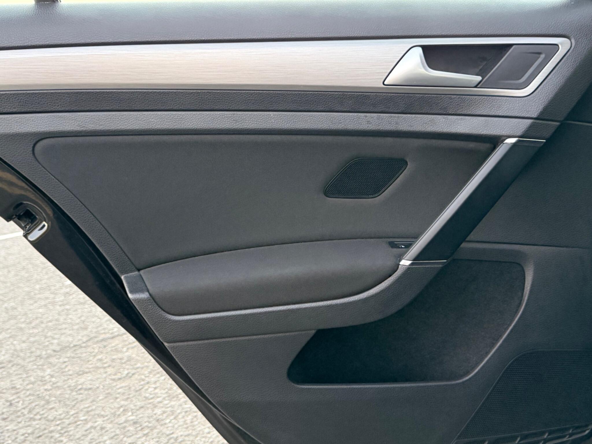 Volkswagen Golf view 27