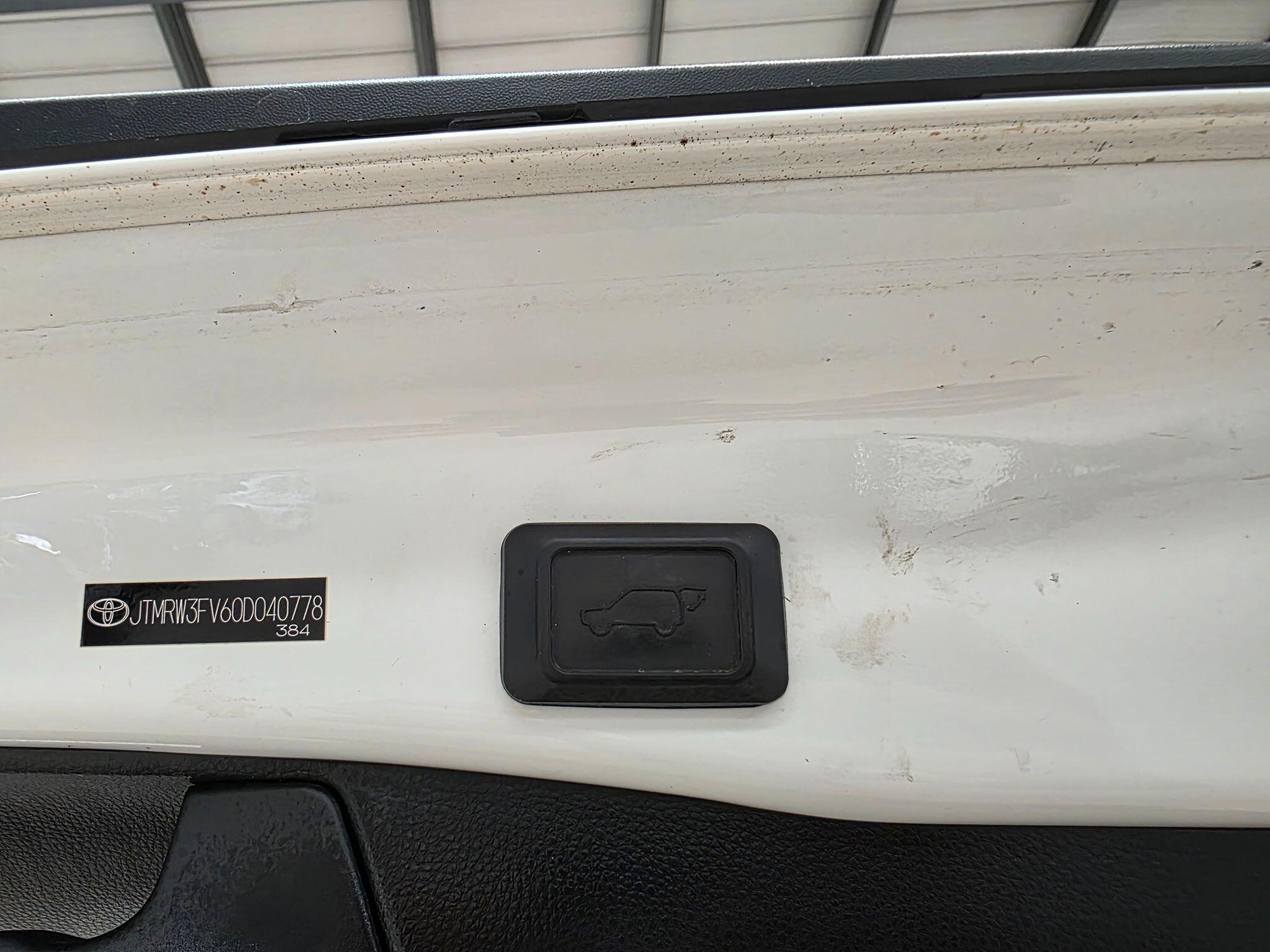 Toyota Rav4 view 11