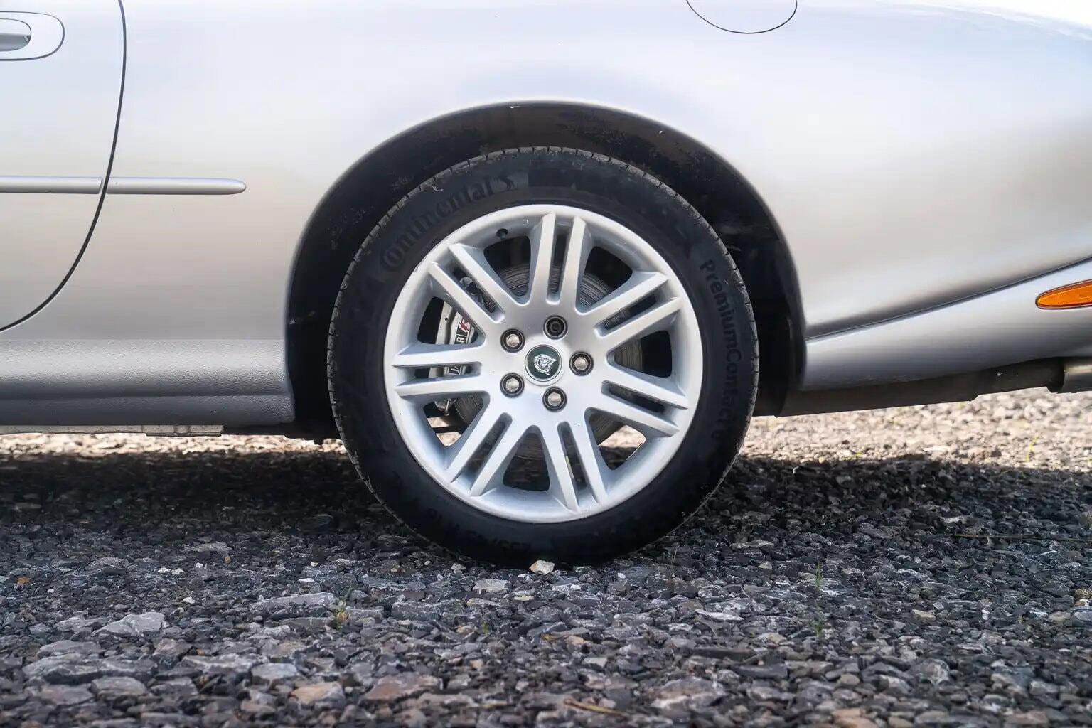 Jaguar XKR view 15