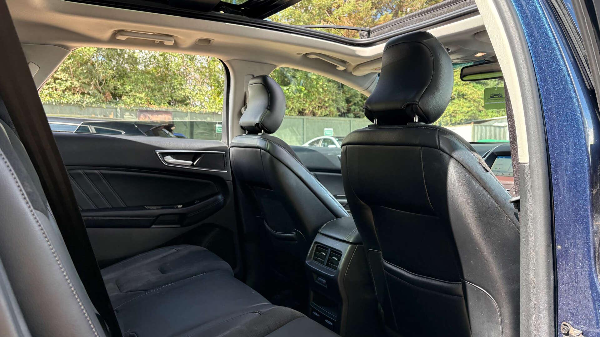 Ford Edge view 9