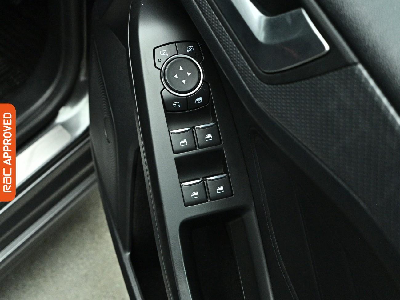 Ford Focus view 24