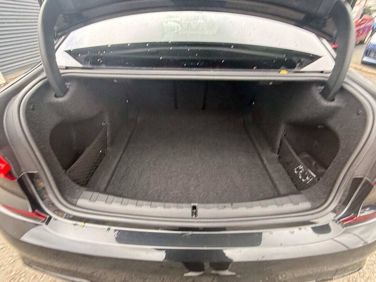 BMW 3 Series view 25