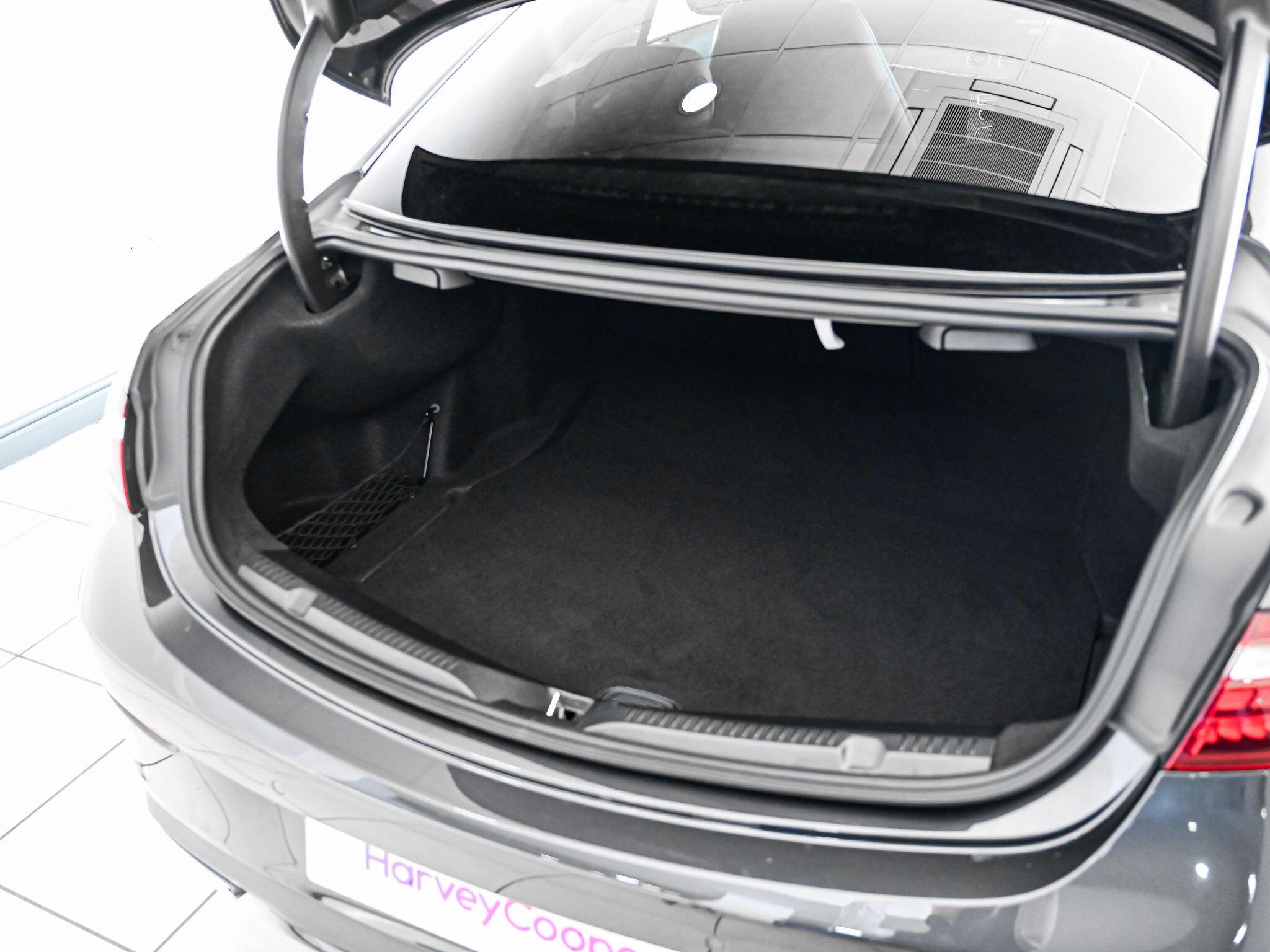 Mercedes-Benz E-Class view 31